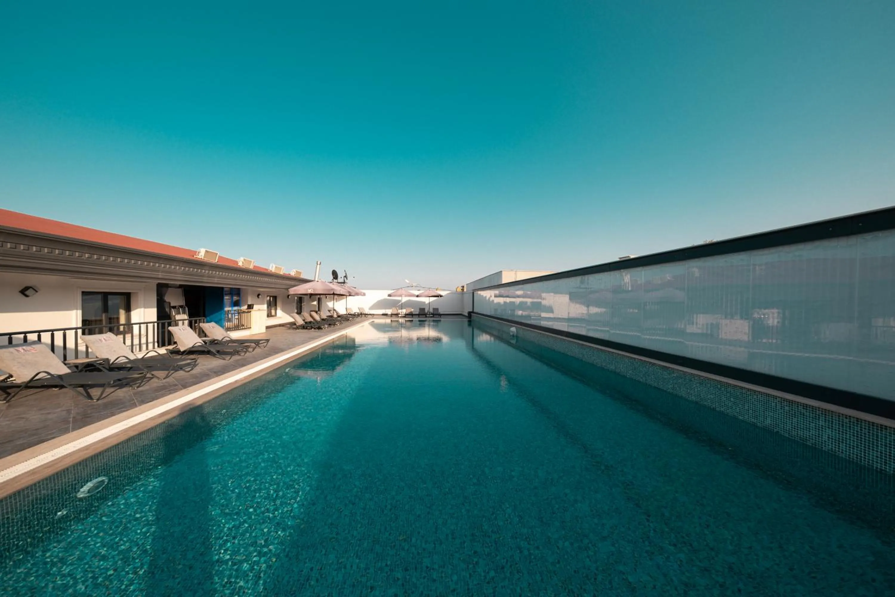 MQ Hotel Suites & SPA