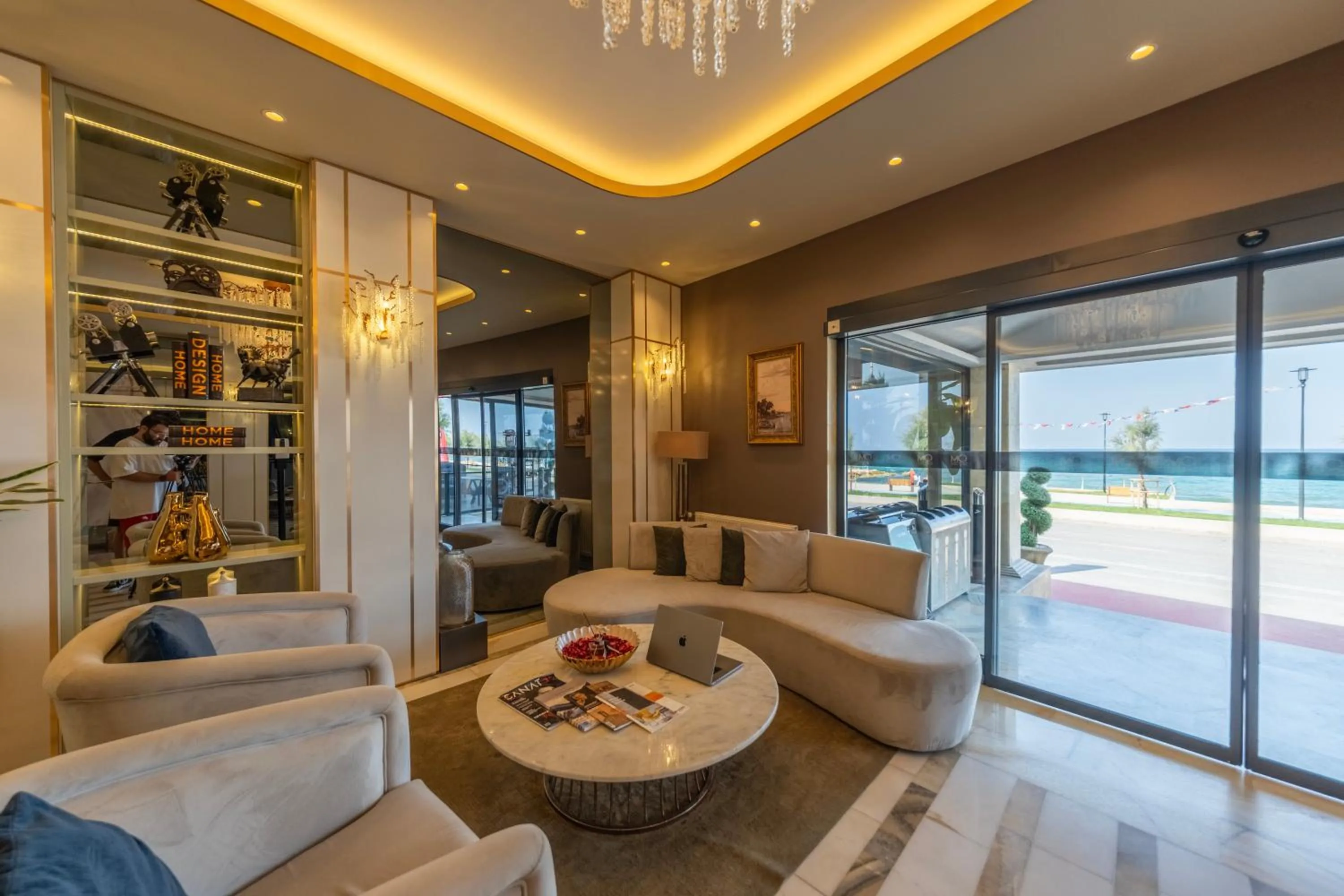 MQ Hotel Suites & SPA