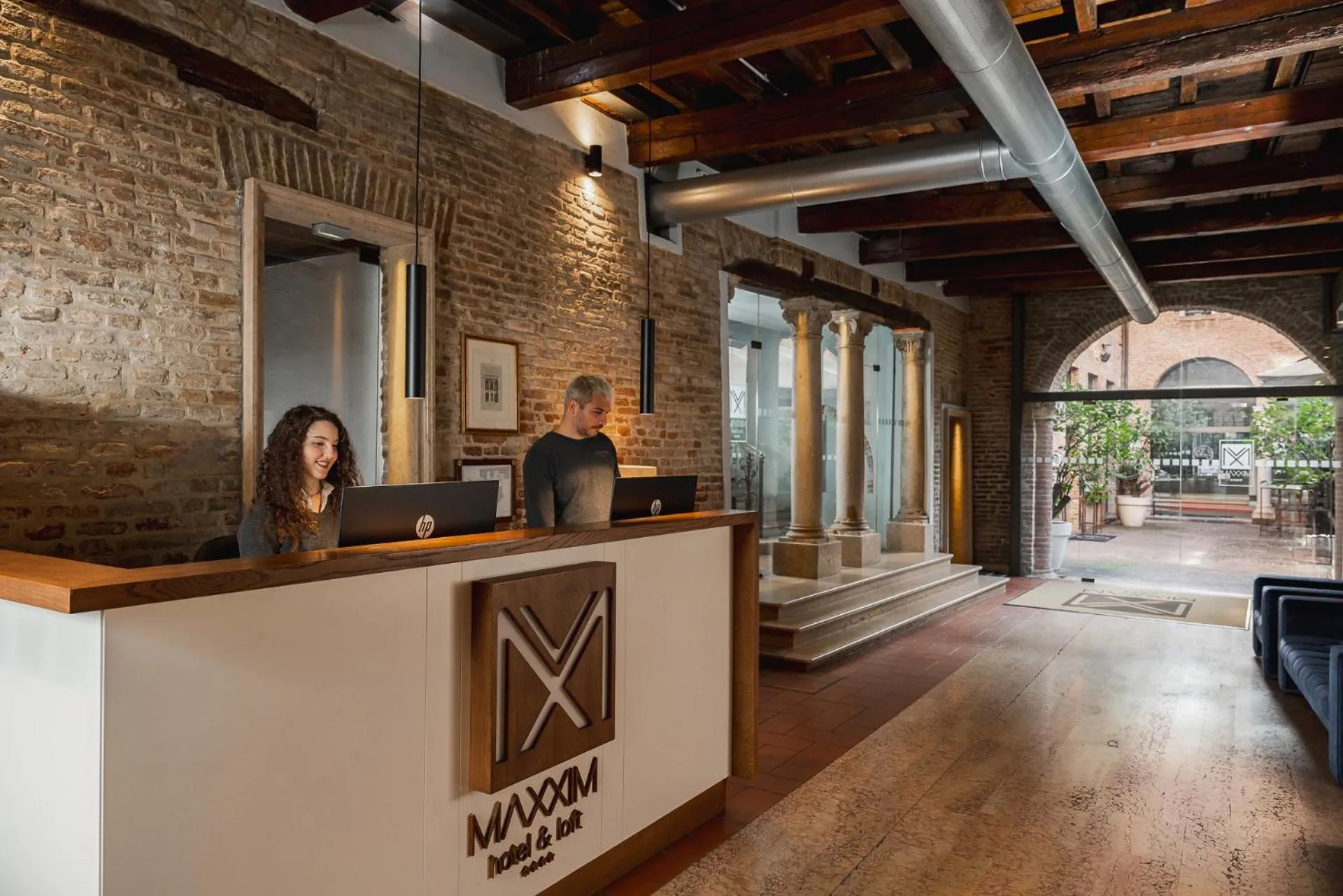 Maxxim Hotel & Loft