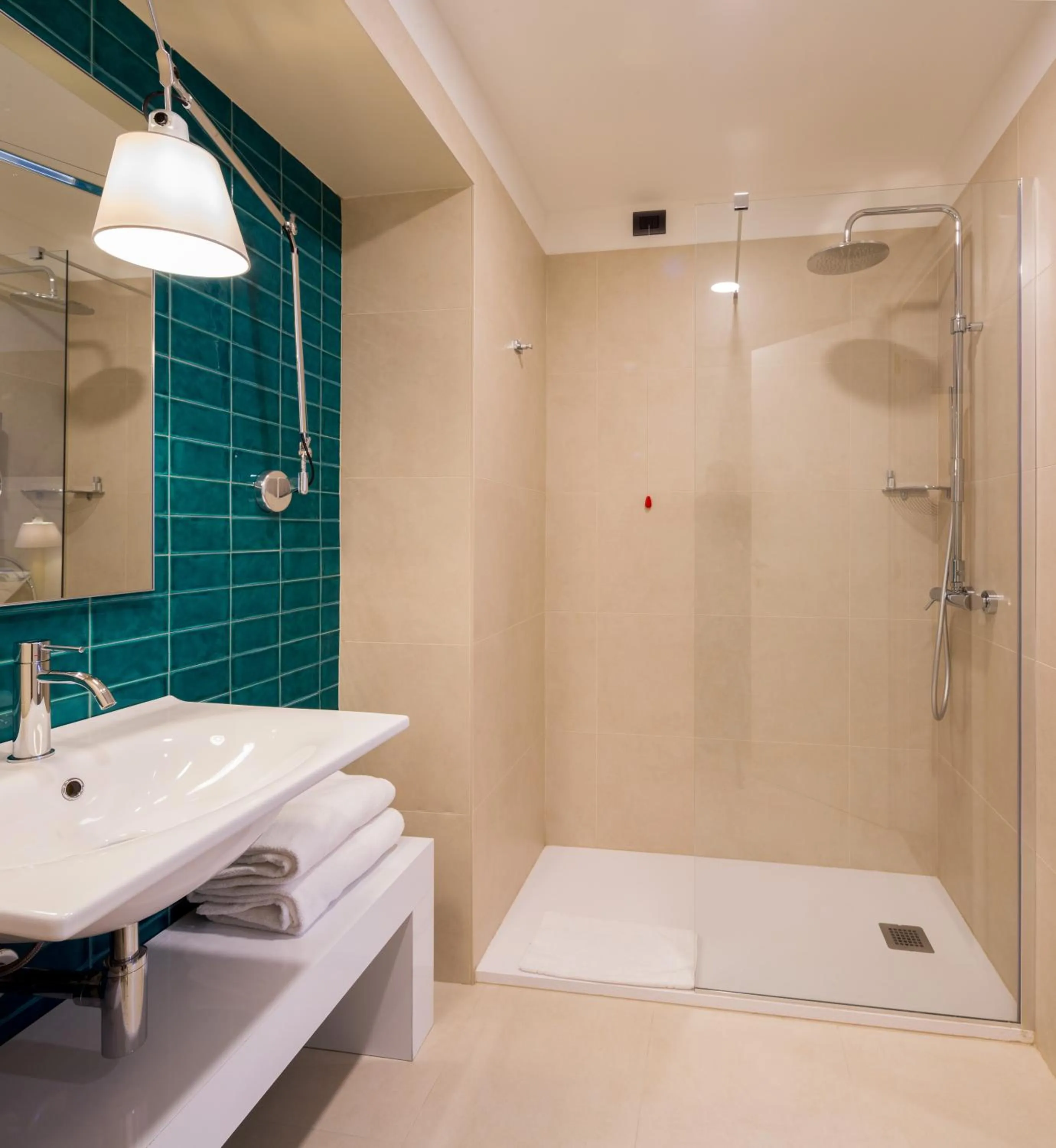 Shower in Best Western Plus Royal Superga Hotel