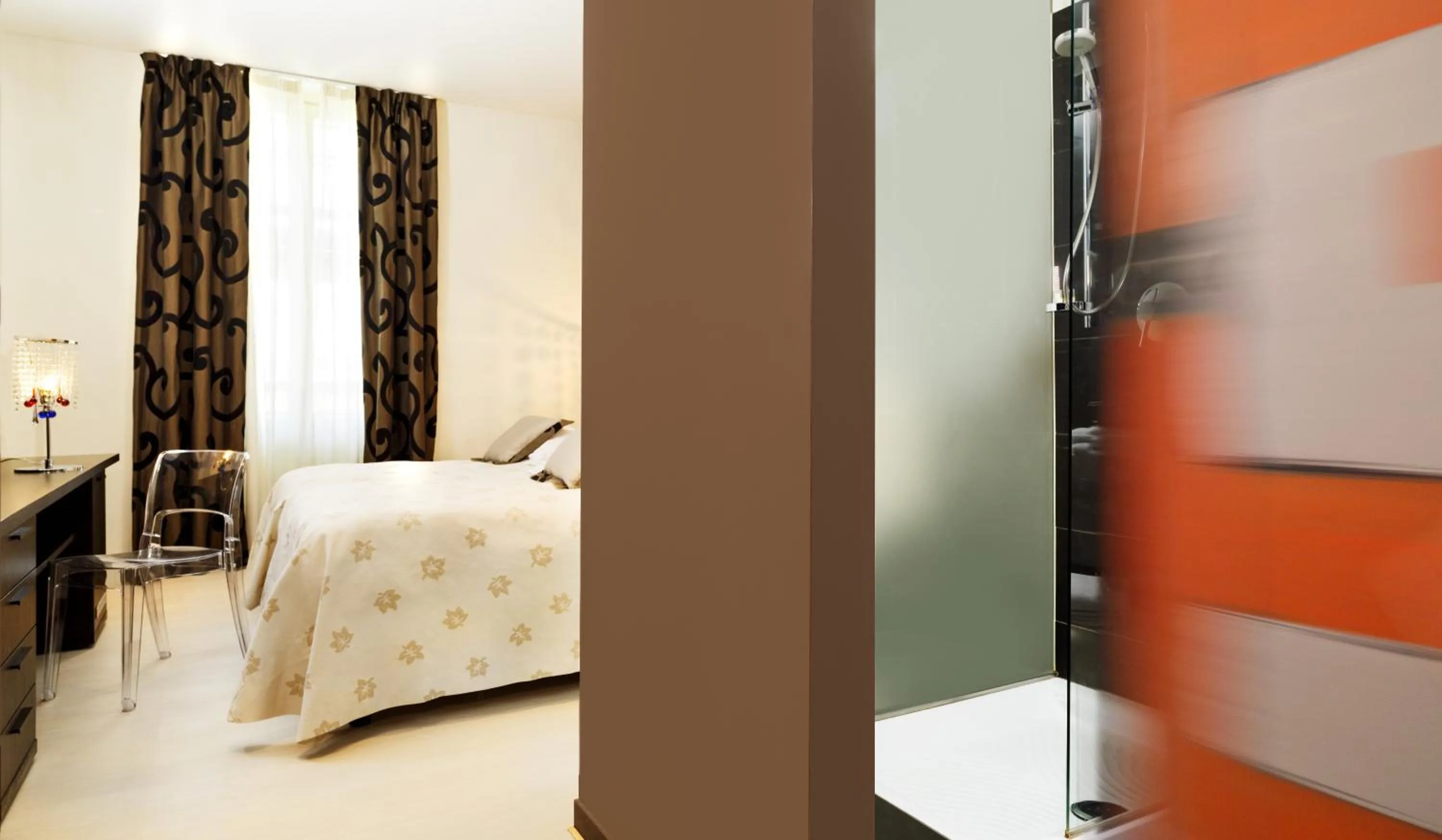 Bed in Best Western Plus Royal Superga Hotel