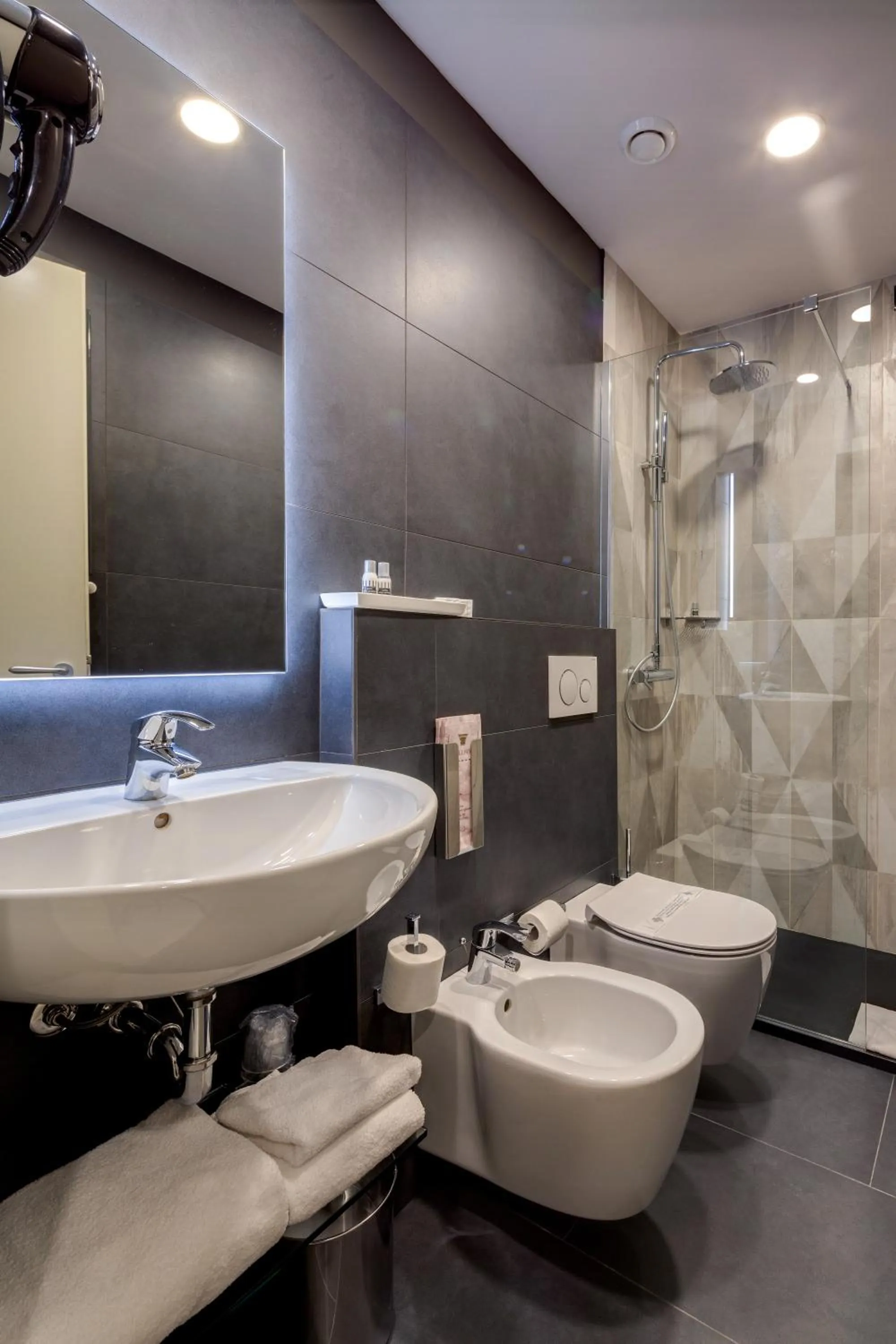 Shower in Best Western Plus Royal Superga Hotel