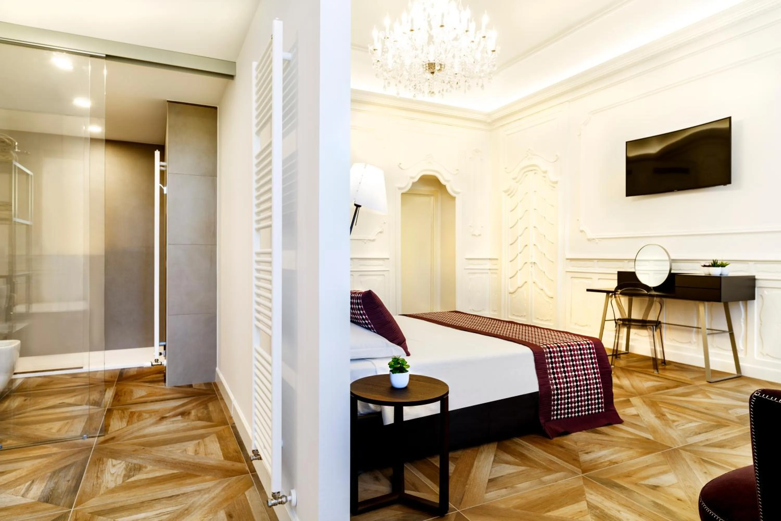 Photo of the whole room, Bed in Best Western Plus Royal Superga Hotel