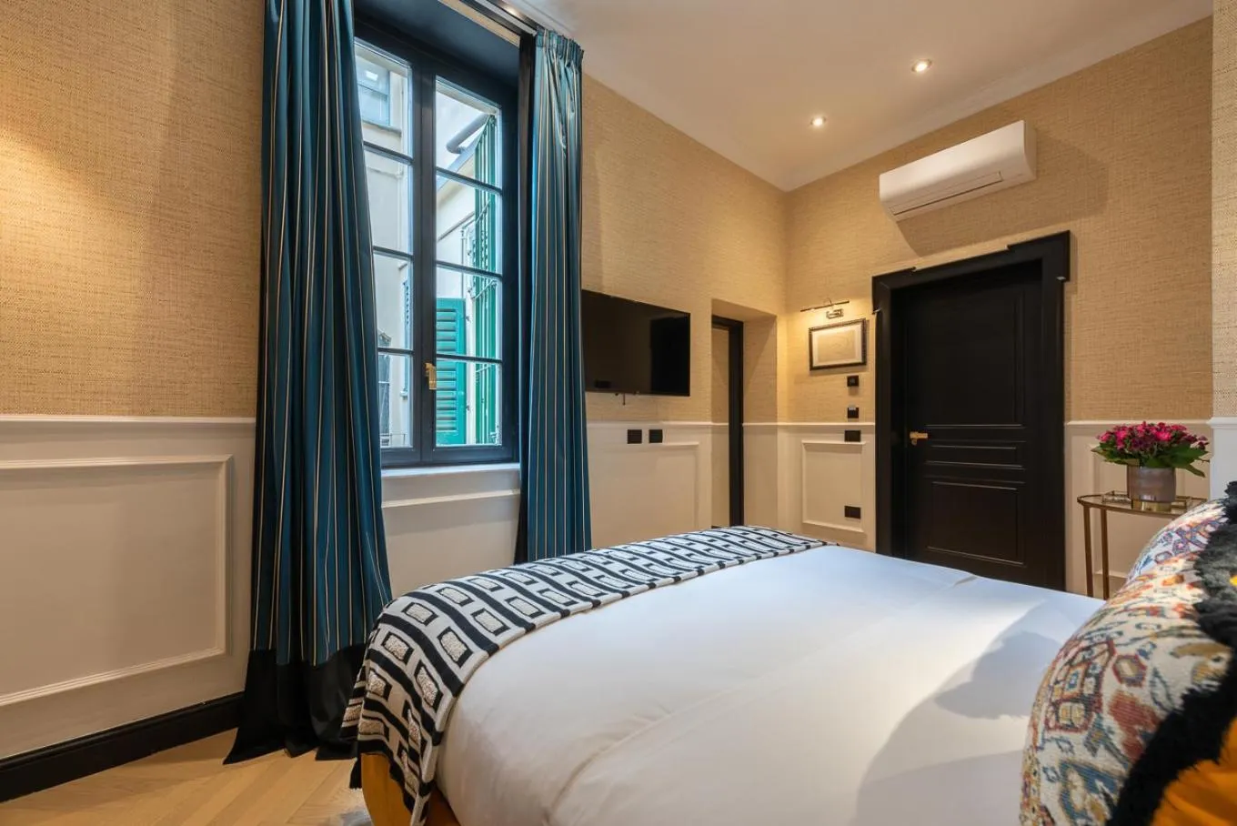 Photo of the whole room, Bed in The Couper Sant'Andrea