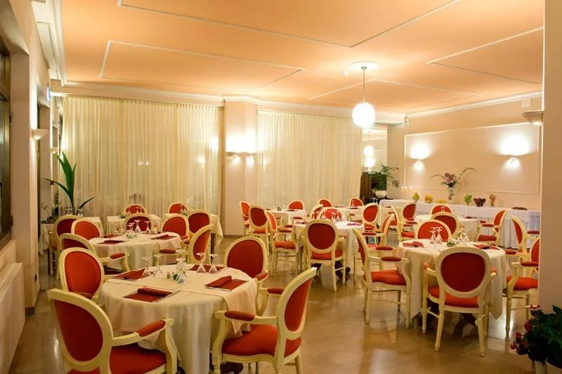 Restaurant/places to eat in Hotel Europa