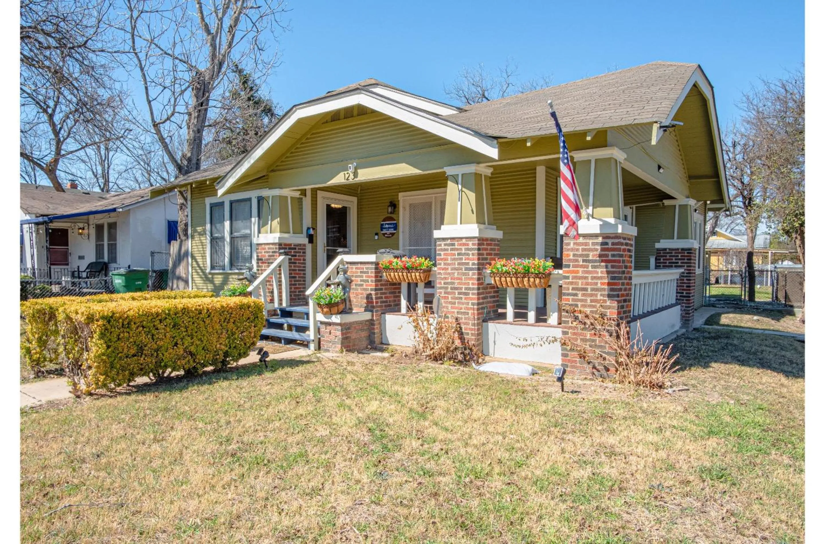 Property building in Stunning 3 BR Home Near DT Alamodome - Riverwalk