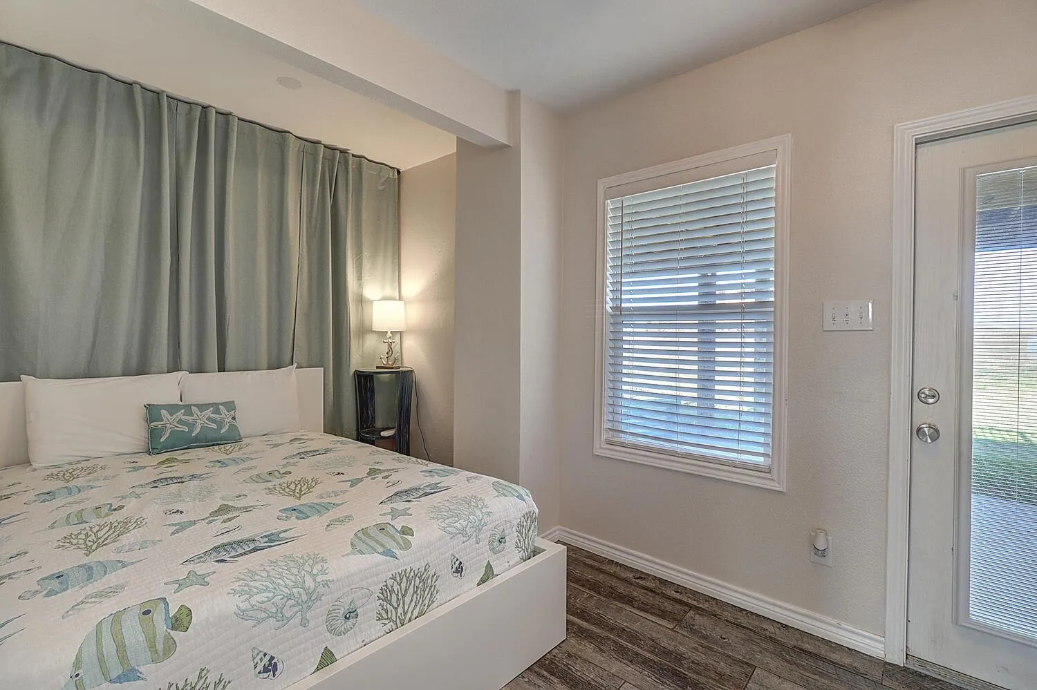 Other, Bed in It Is Fine LCV26 Pet Friendly