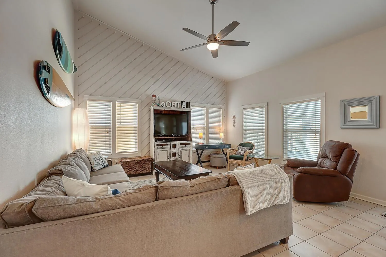 Other in It Is Fine LCV26 Pet Friendly