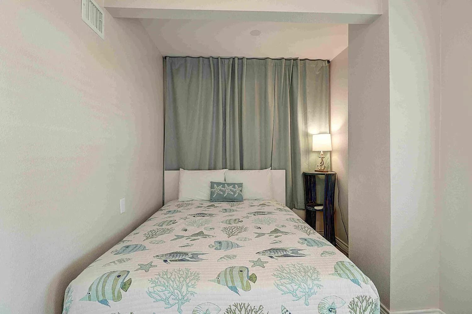 Other, Bed in It Is Fine LCV26 Pet Friendly