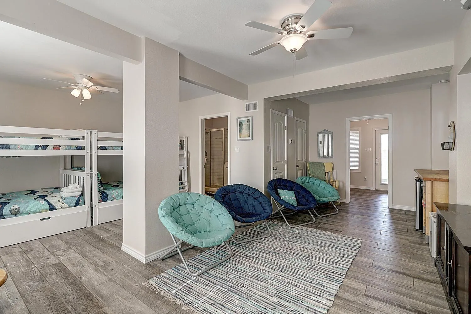 Other, Bed in It Is Fine LCV26 Pet Friendly