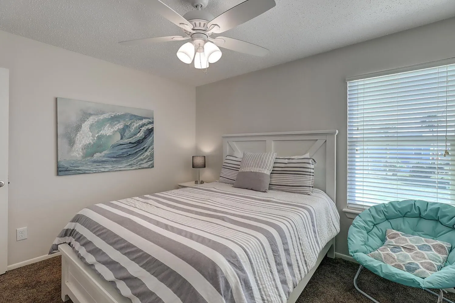 Other, Bed in It Is Fine LCV26 Pet Friendly