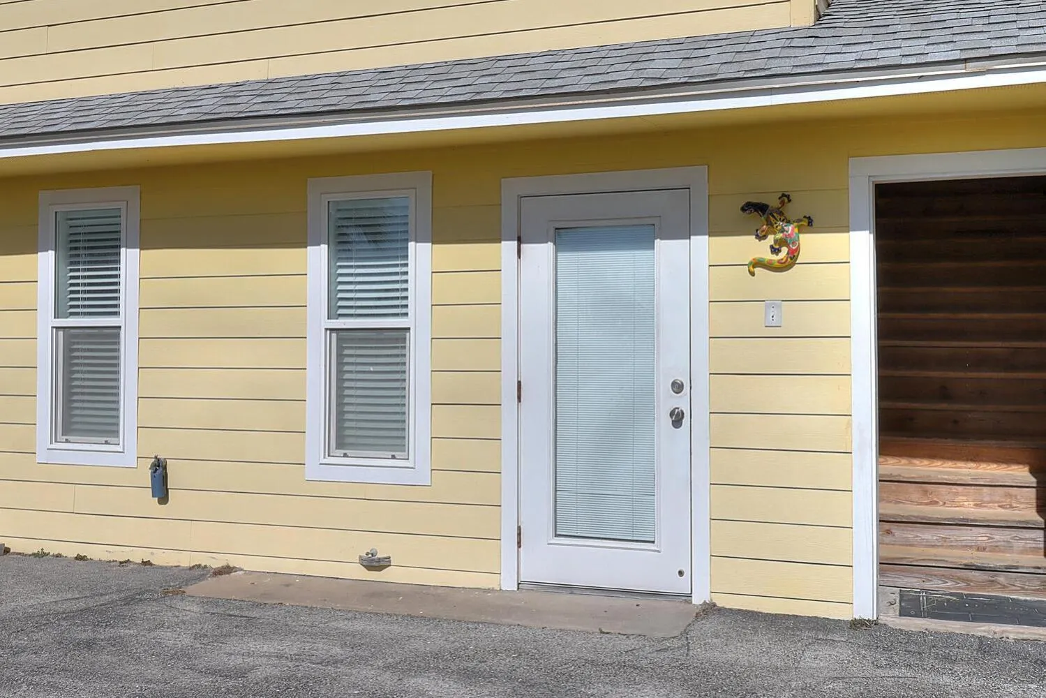 Other in It Is Fine LCV26 Pet Friendly