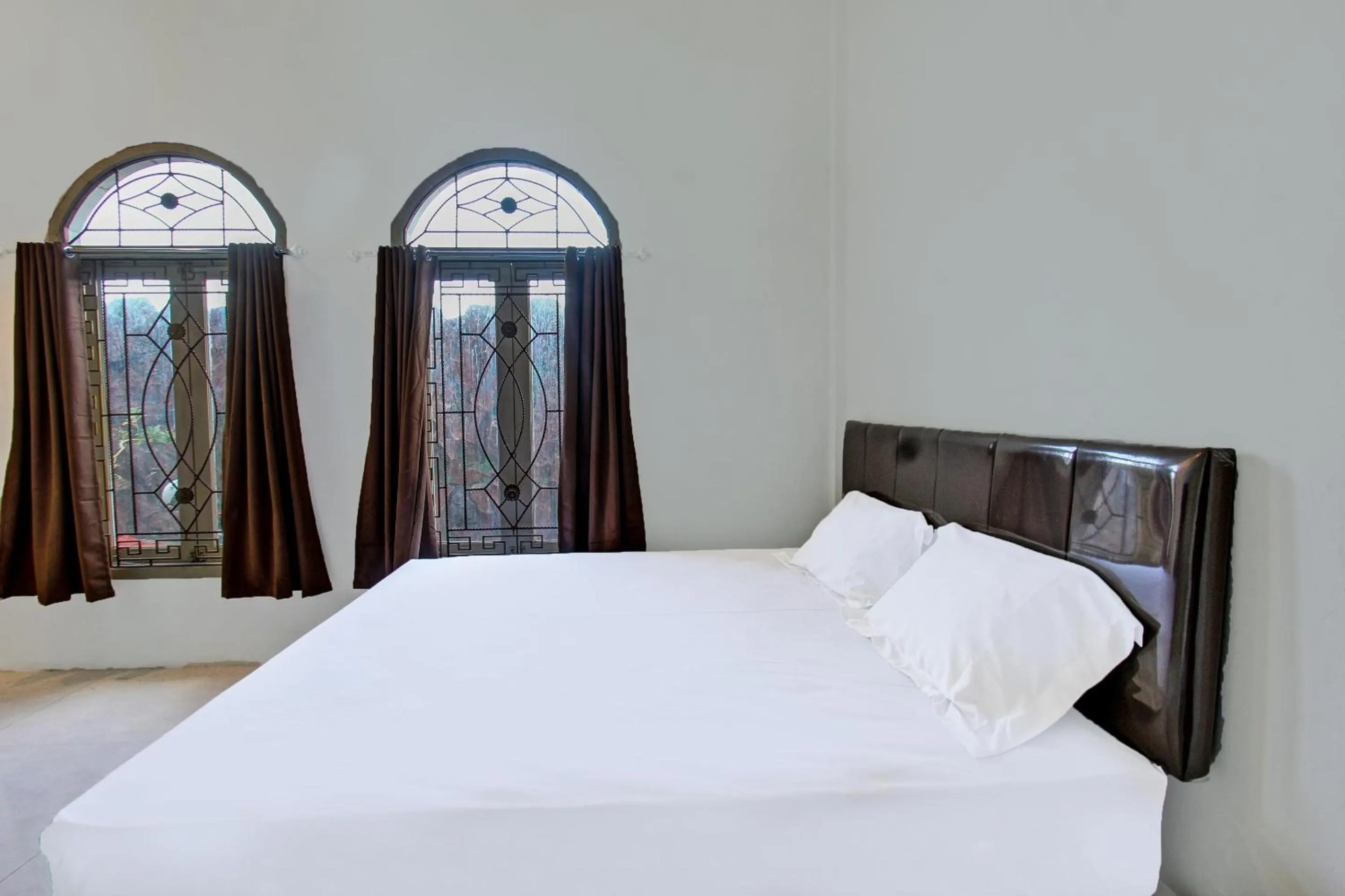 Bedroom, Bed in Hotel O Ayu Bypass MansionNearBundaran Gerung