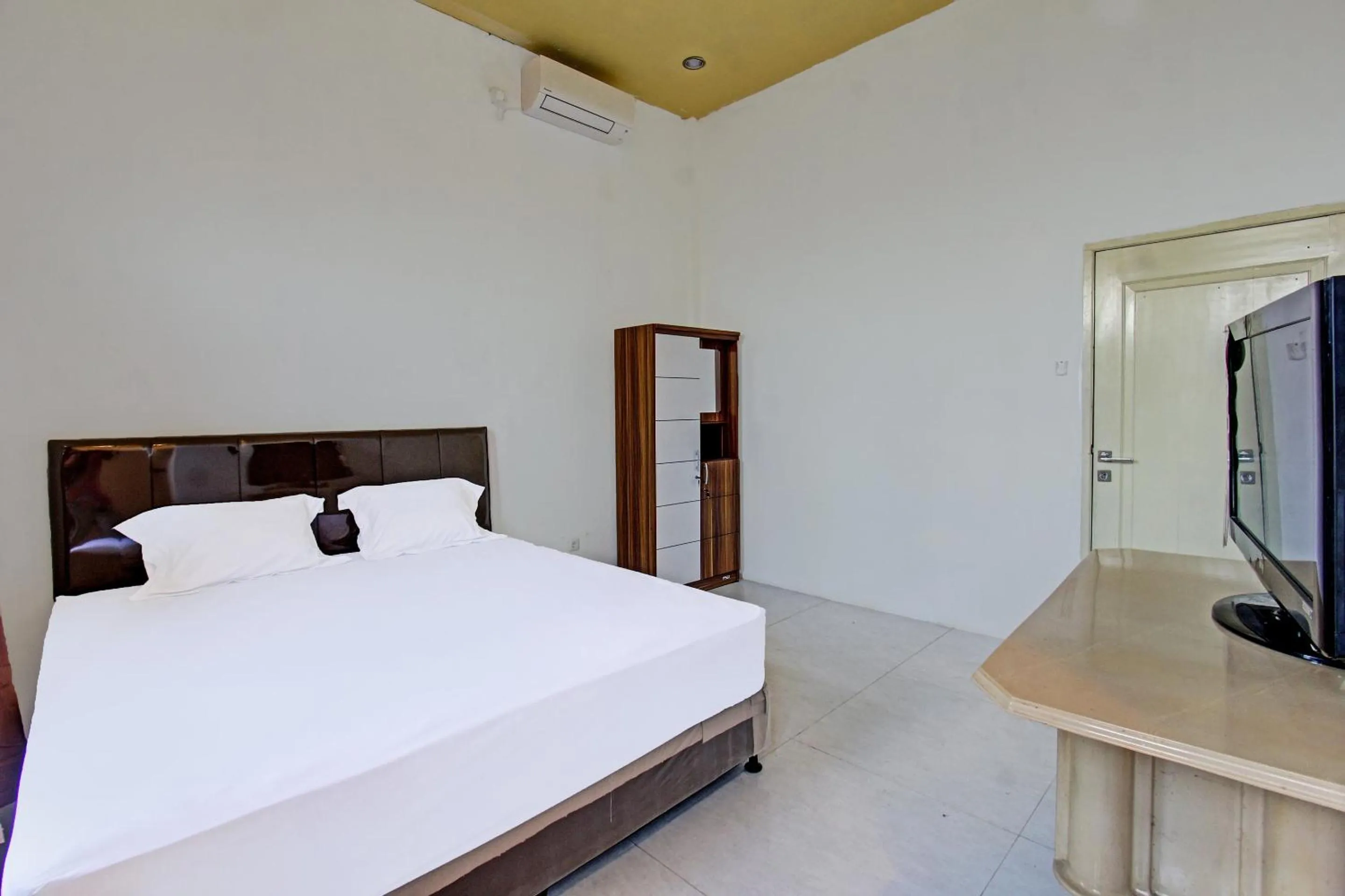 Bedroom, Bed in Hotel O Ayu Bypass MansionNearBundaran Gerung