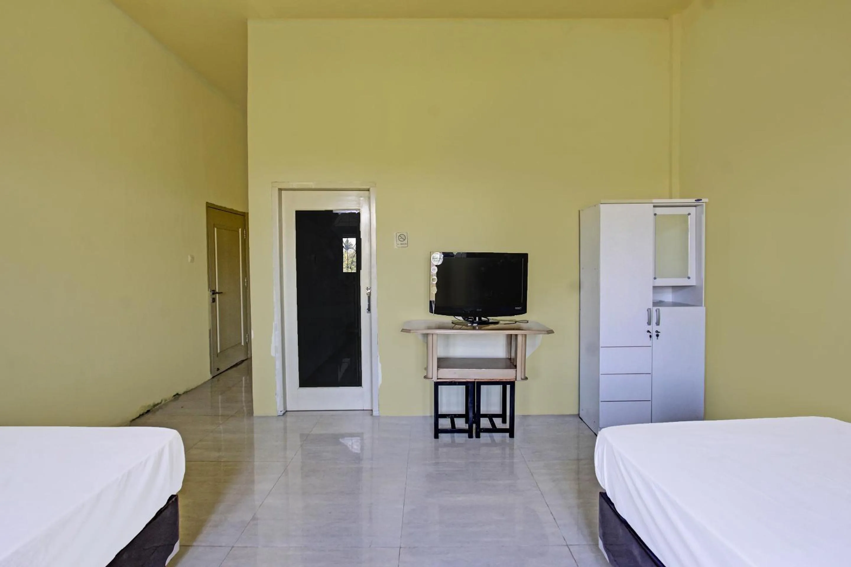 Bedroom, Bed in Hotel O Ayu Bypass MansionNearBundaran Gerung