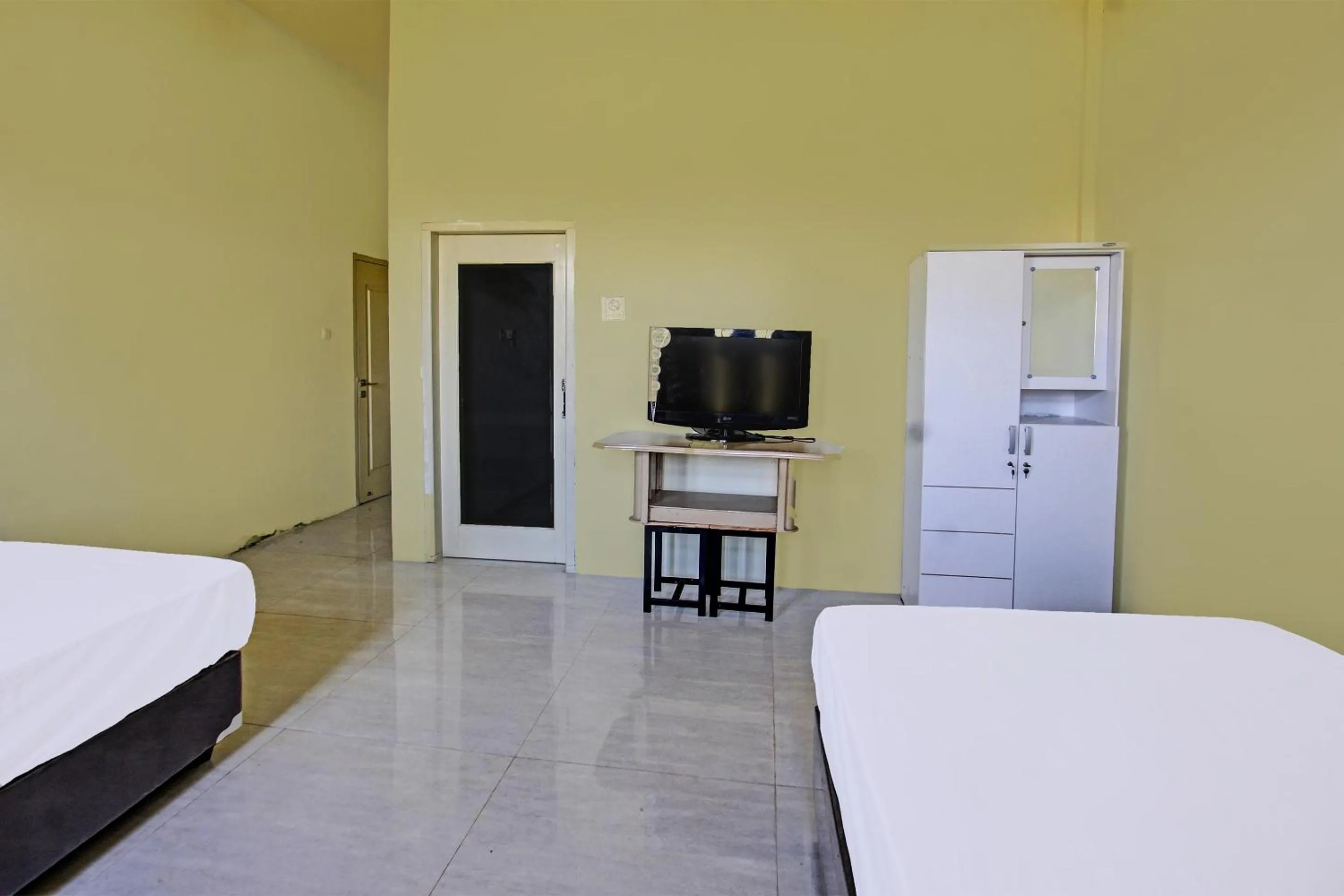 Bedroom, Bed in Hotel O Ayu Bypass MansionNearBundaran Gerung