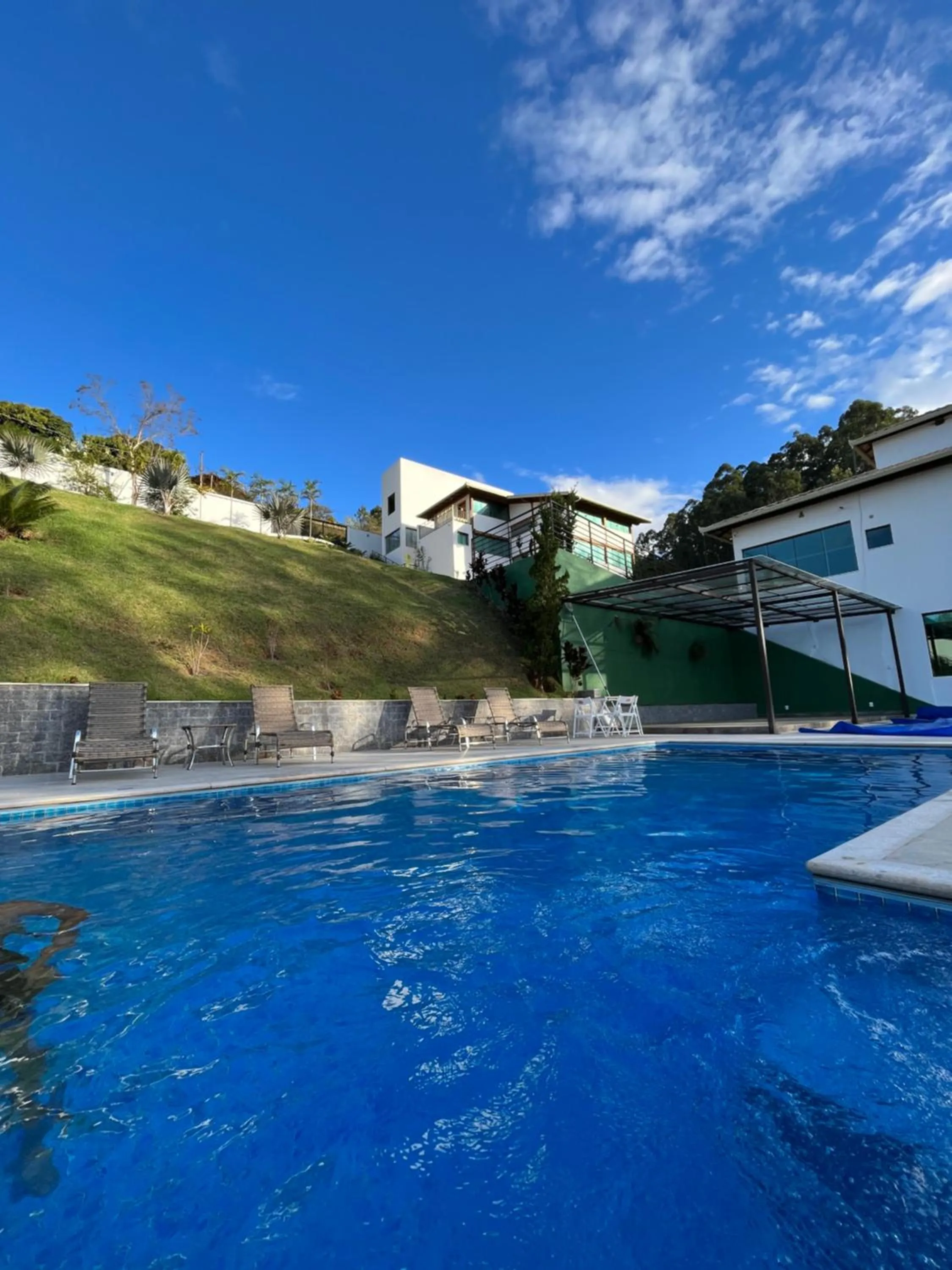 Swimming pool in Pousada Mar Mineiro Macacos