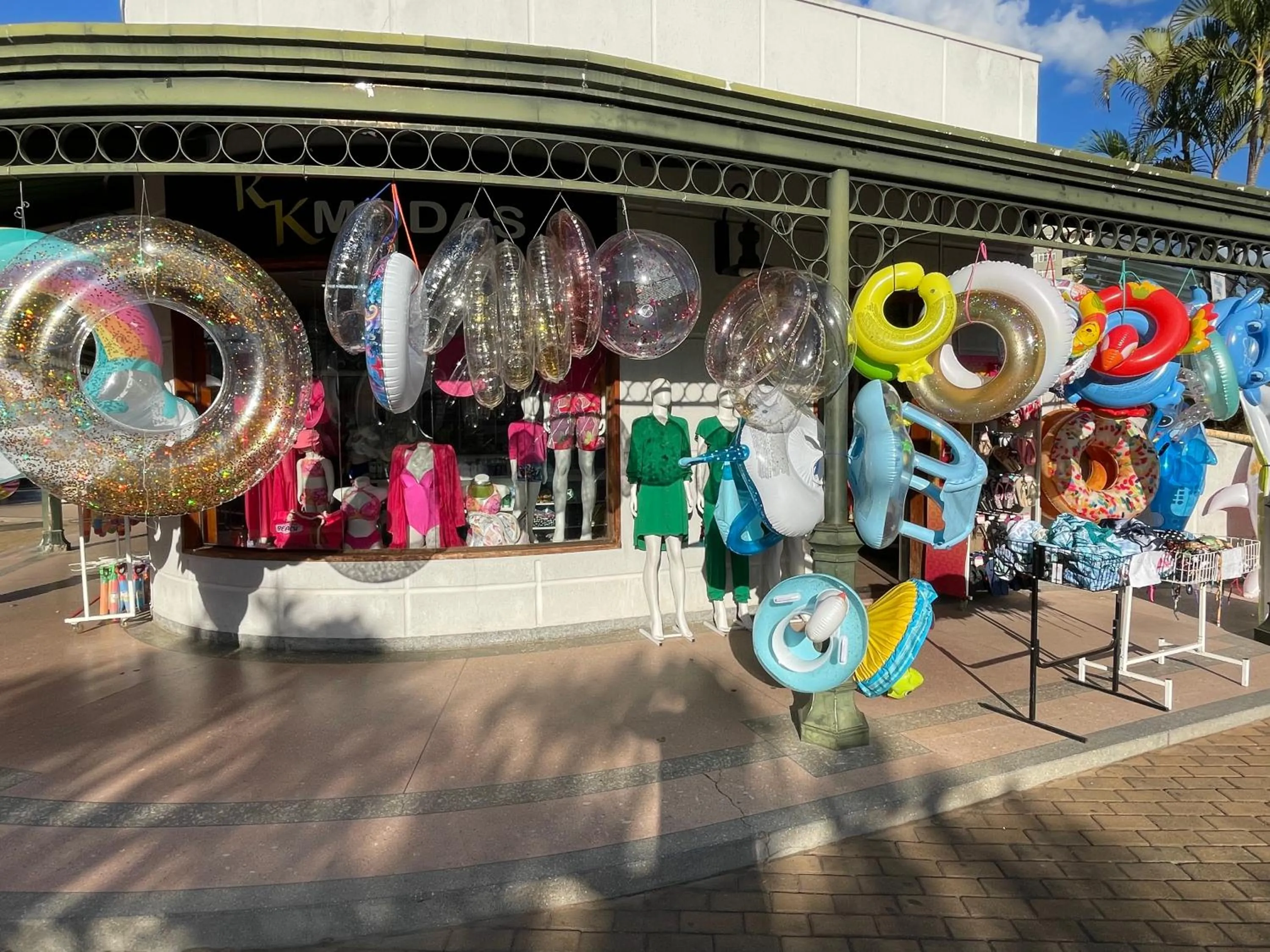 On-site shops in Araras Apart Service I