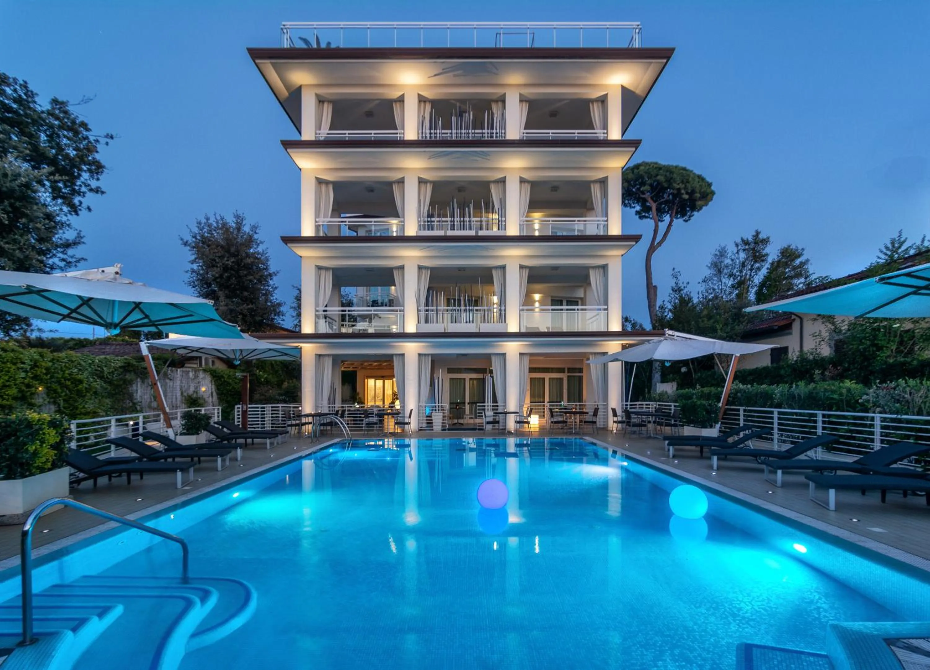 Property building in Hotel Central Park