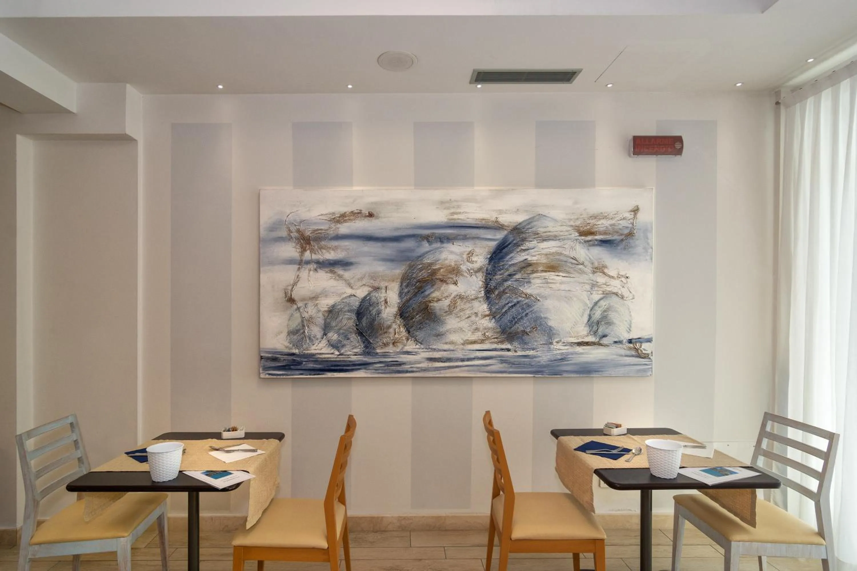 Restaurant/places to eat in Hotel Central Park