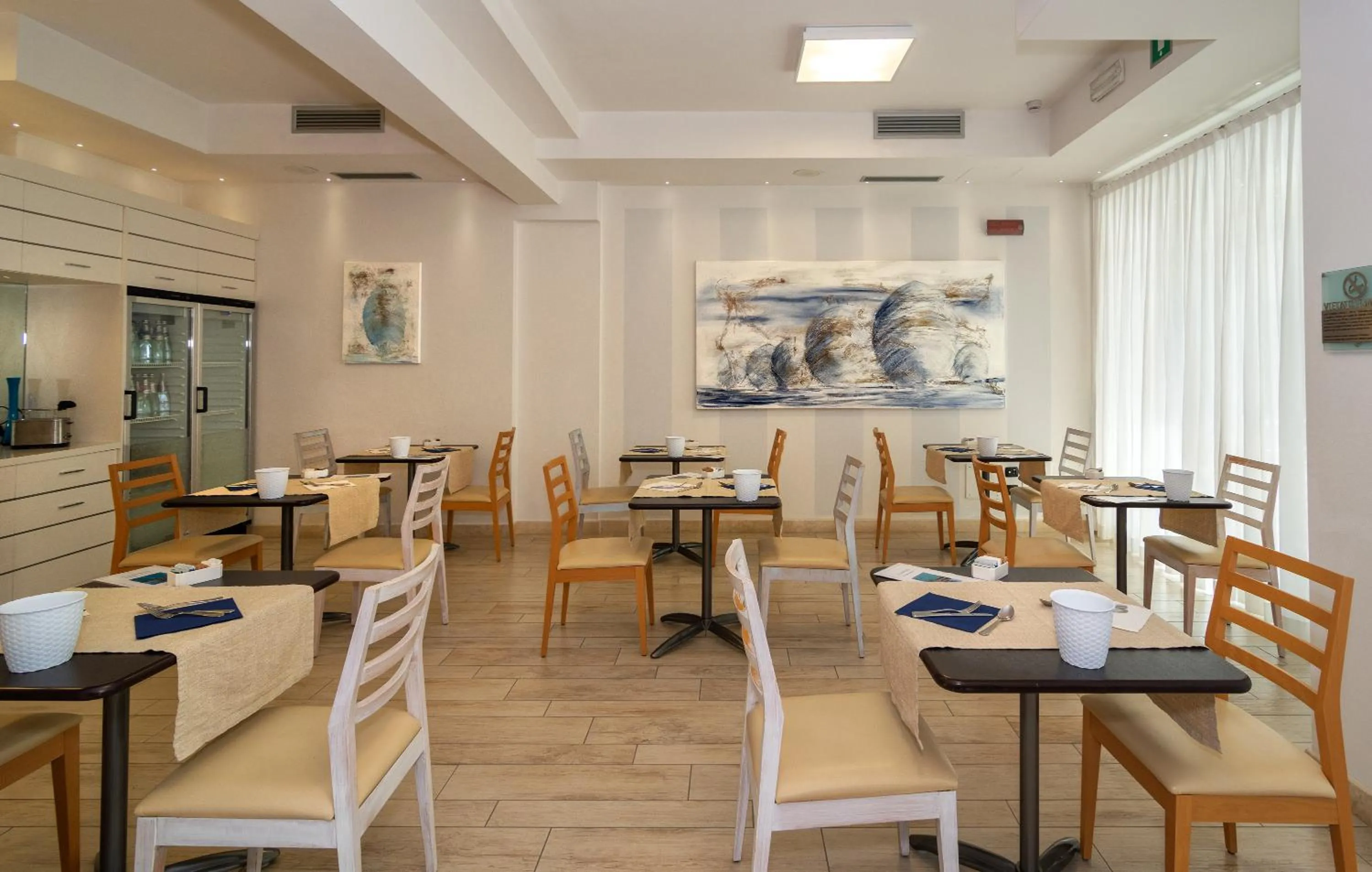 Restaurant/places to eat in Hotel Central Park