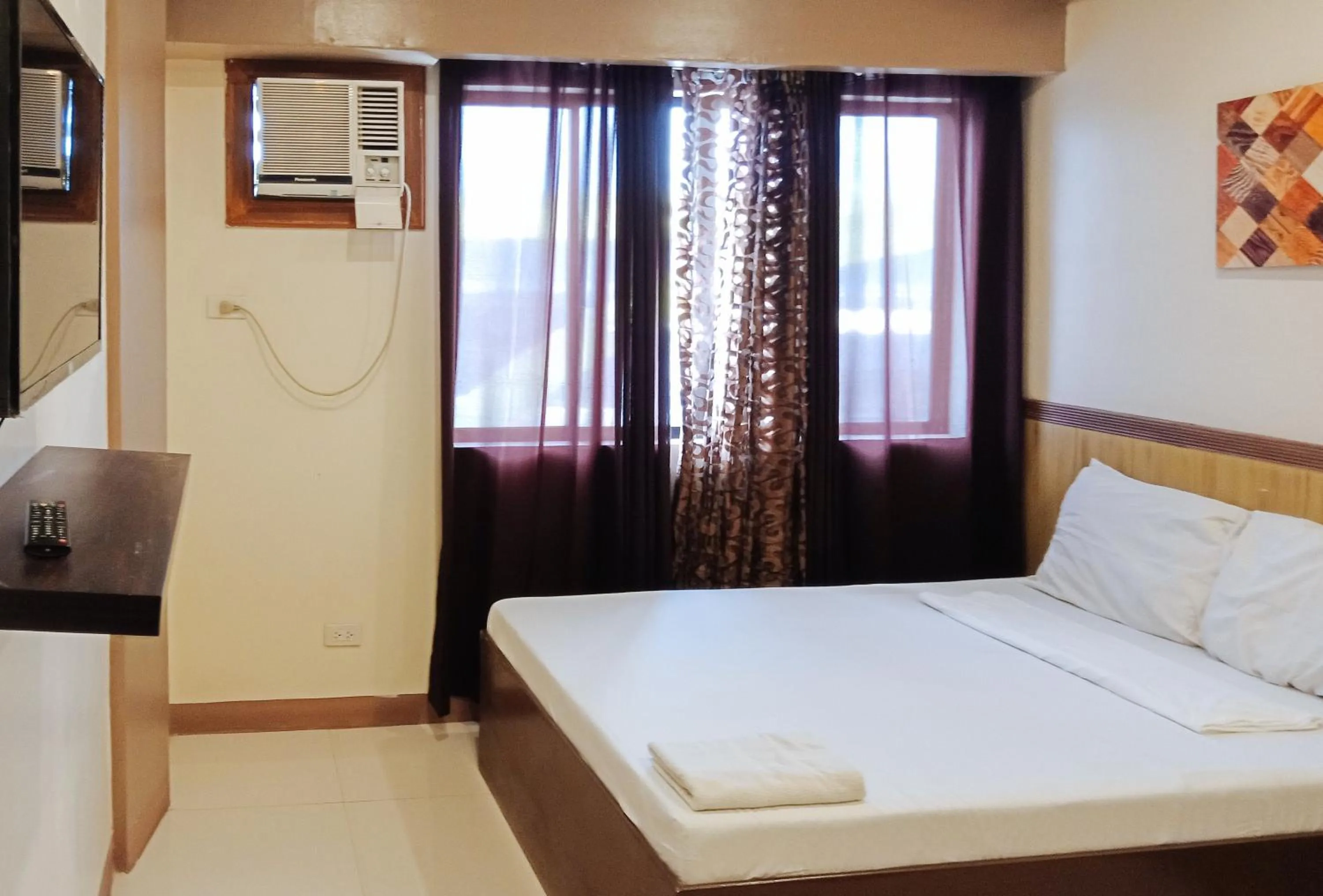 Bedroom, Bed in RedDoorz @ H.F. Golden Travellers Inn