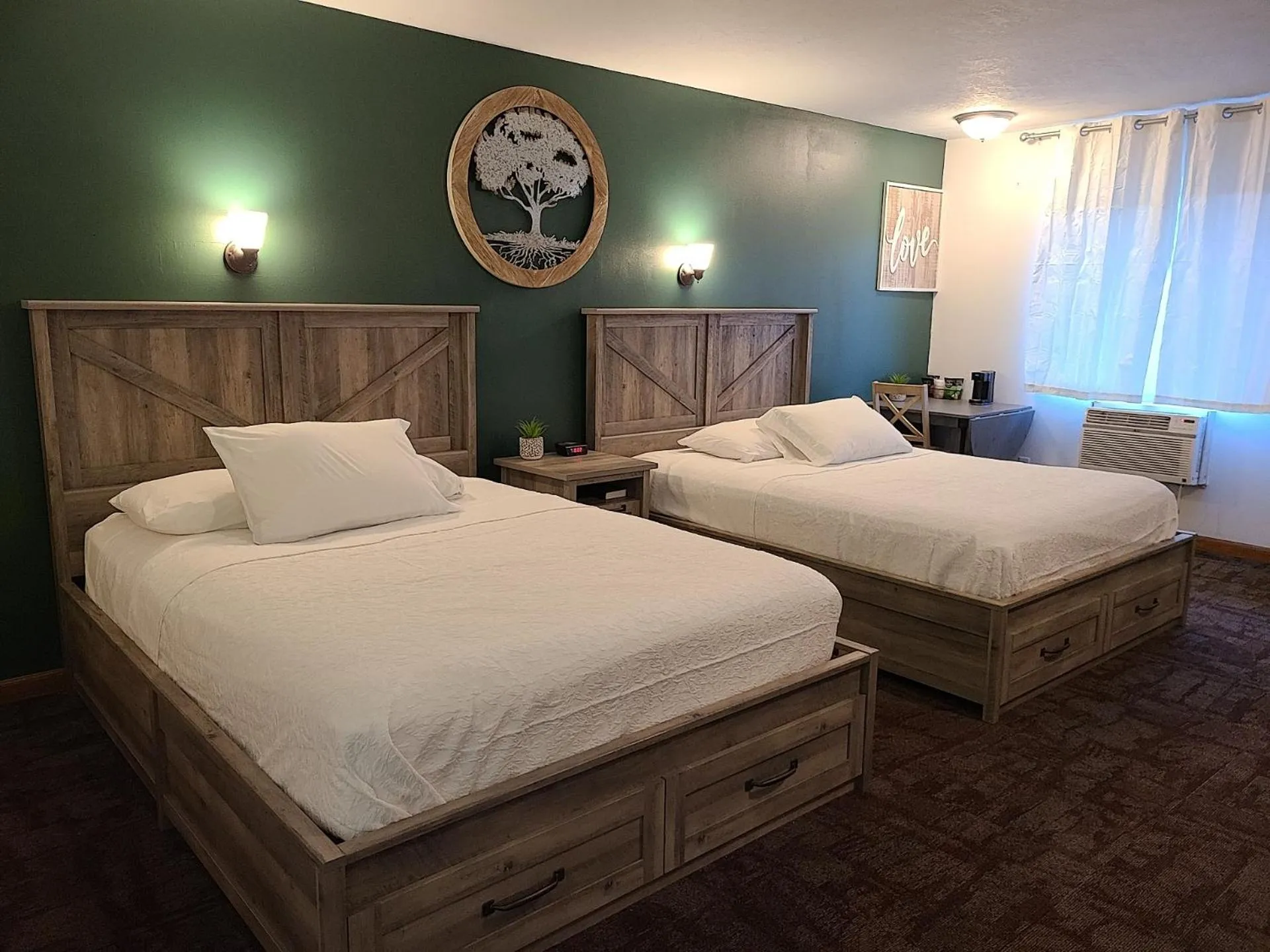 Bedroom, Bed in Jefferson Inn