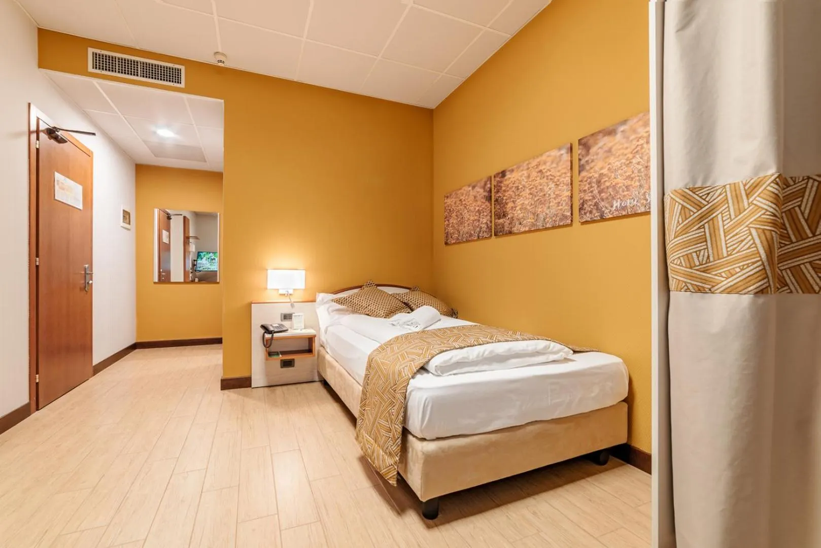 Photo of the whole room, Bed in Hotel all'Orso