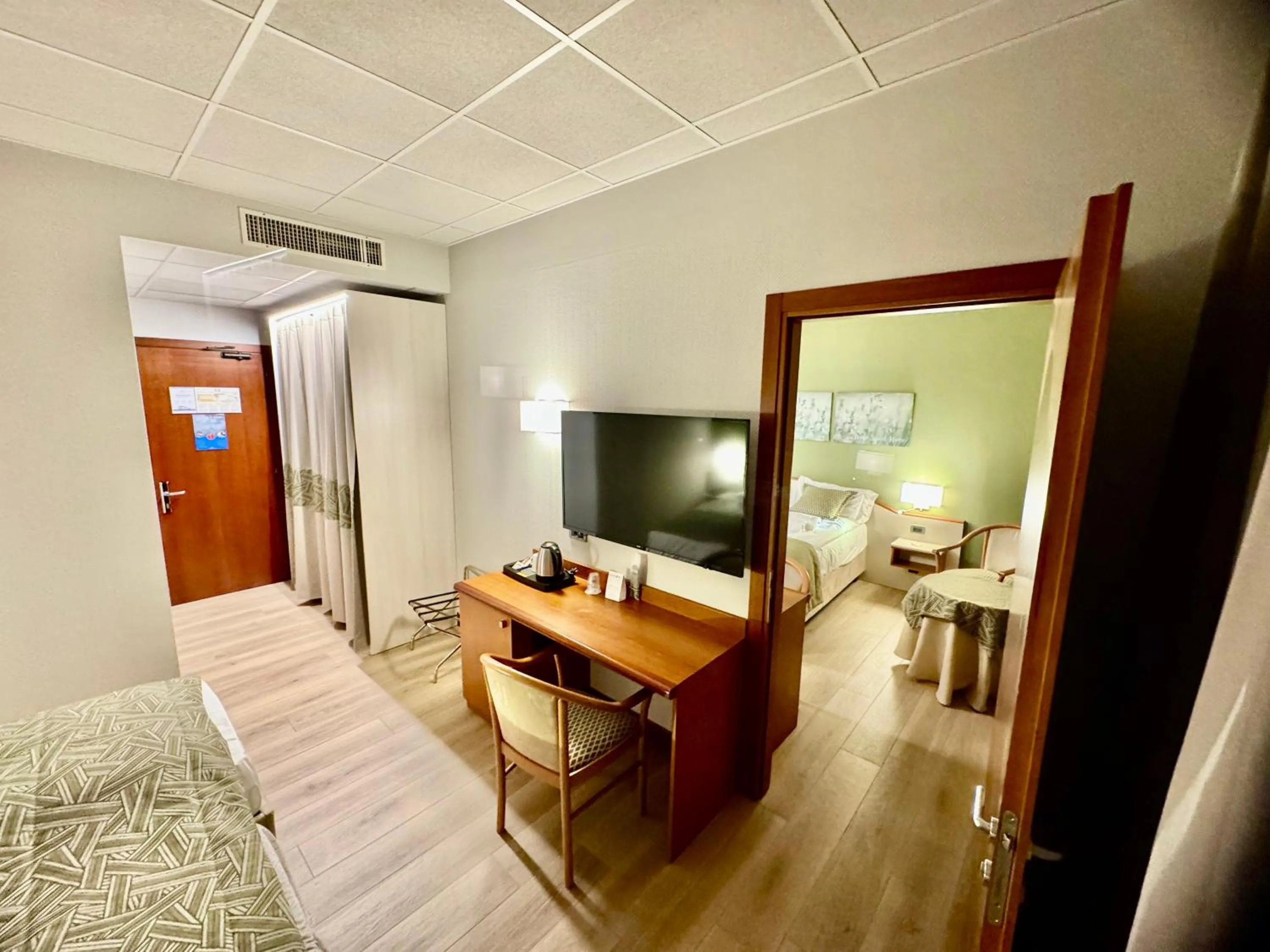 Bedroom, Bed in Hotel all'Orso