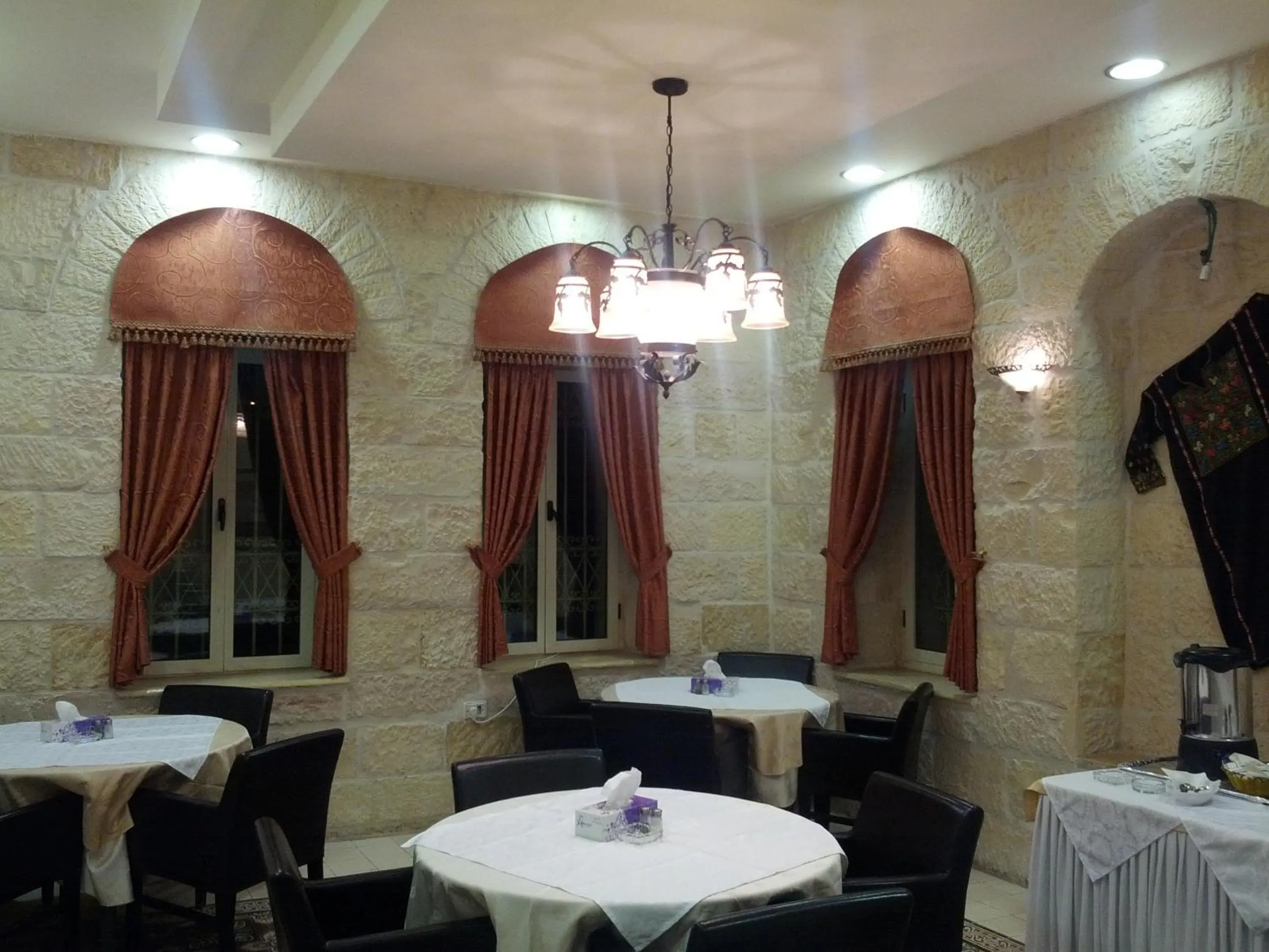 Restaurant/places to eat in Alhambra Palace Hotel Suites - Ramallah