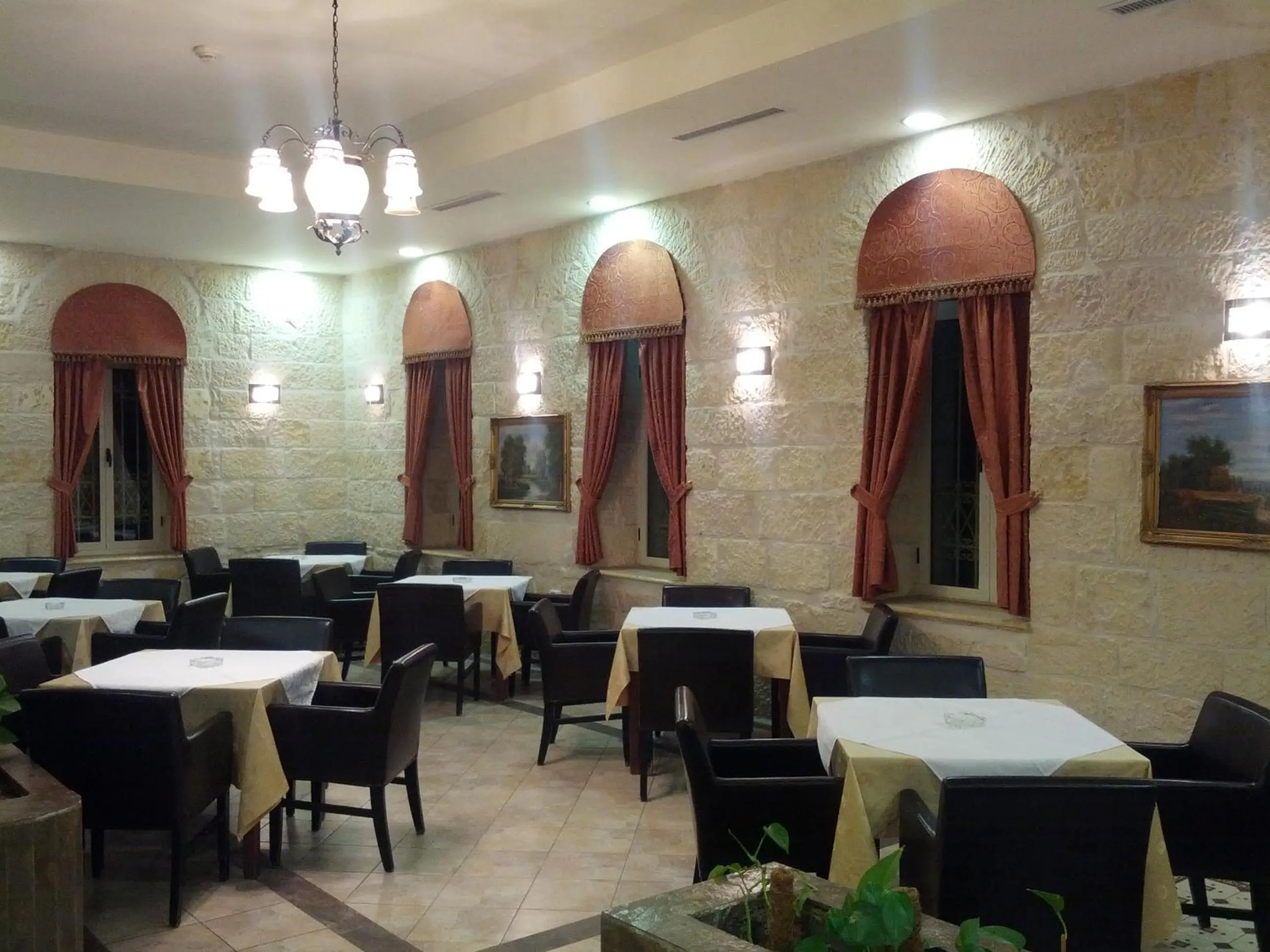 Restaurant/places to eat in Alhambra Palace Hotel Suites - Ramallah
