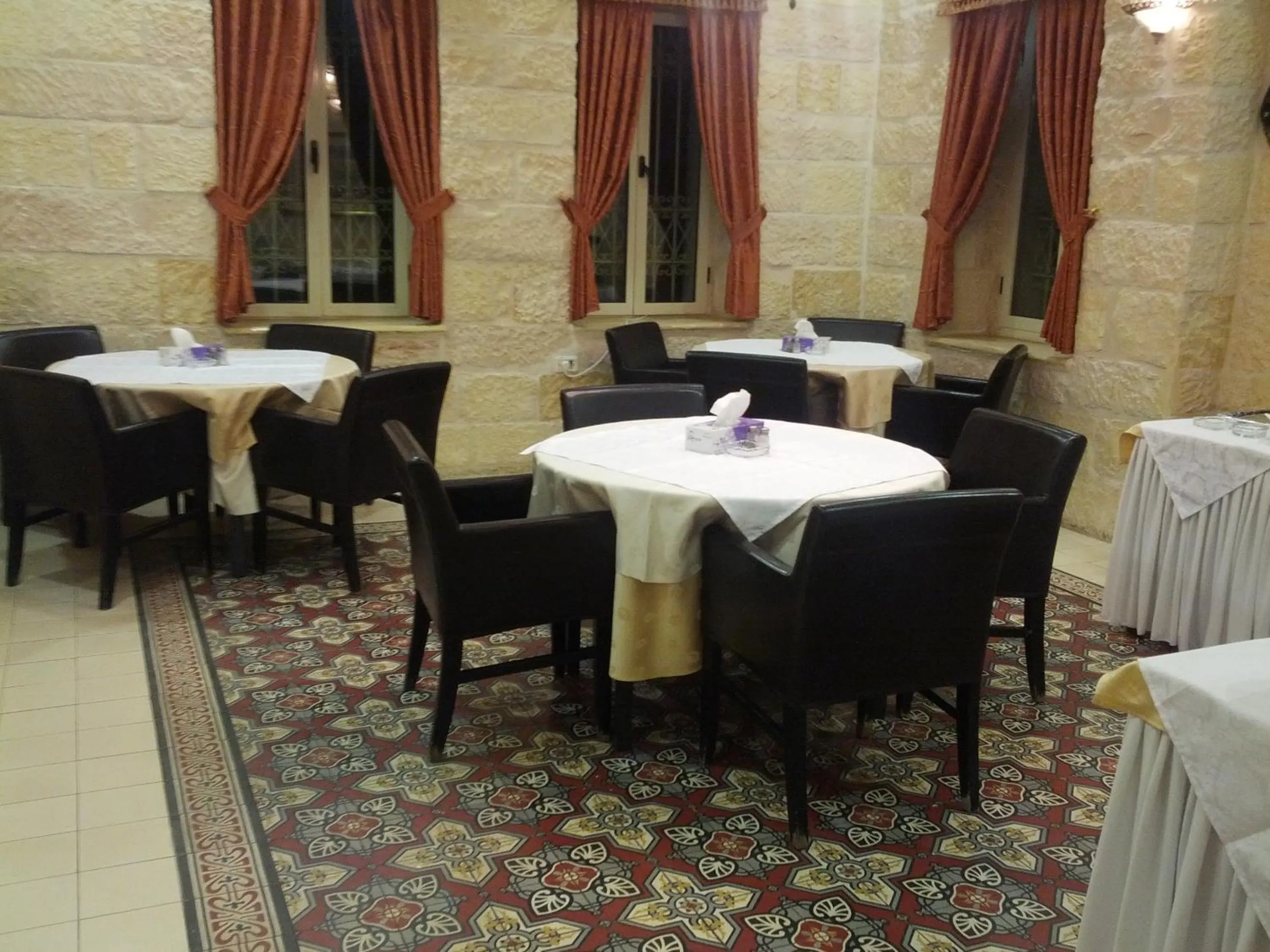 Restaurant/places to eat in Alhambra Palace Hotel Suites - Ramallah