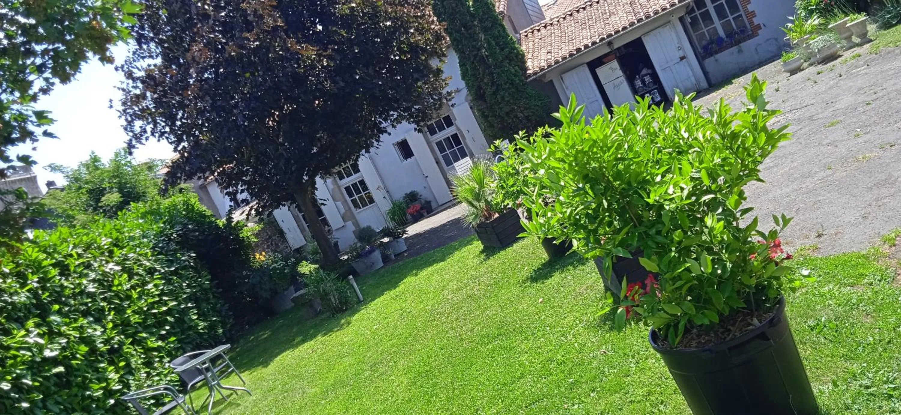 Garden view in Les Clés du Parc