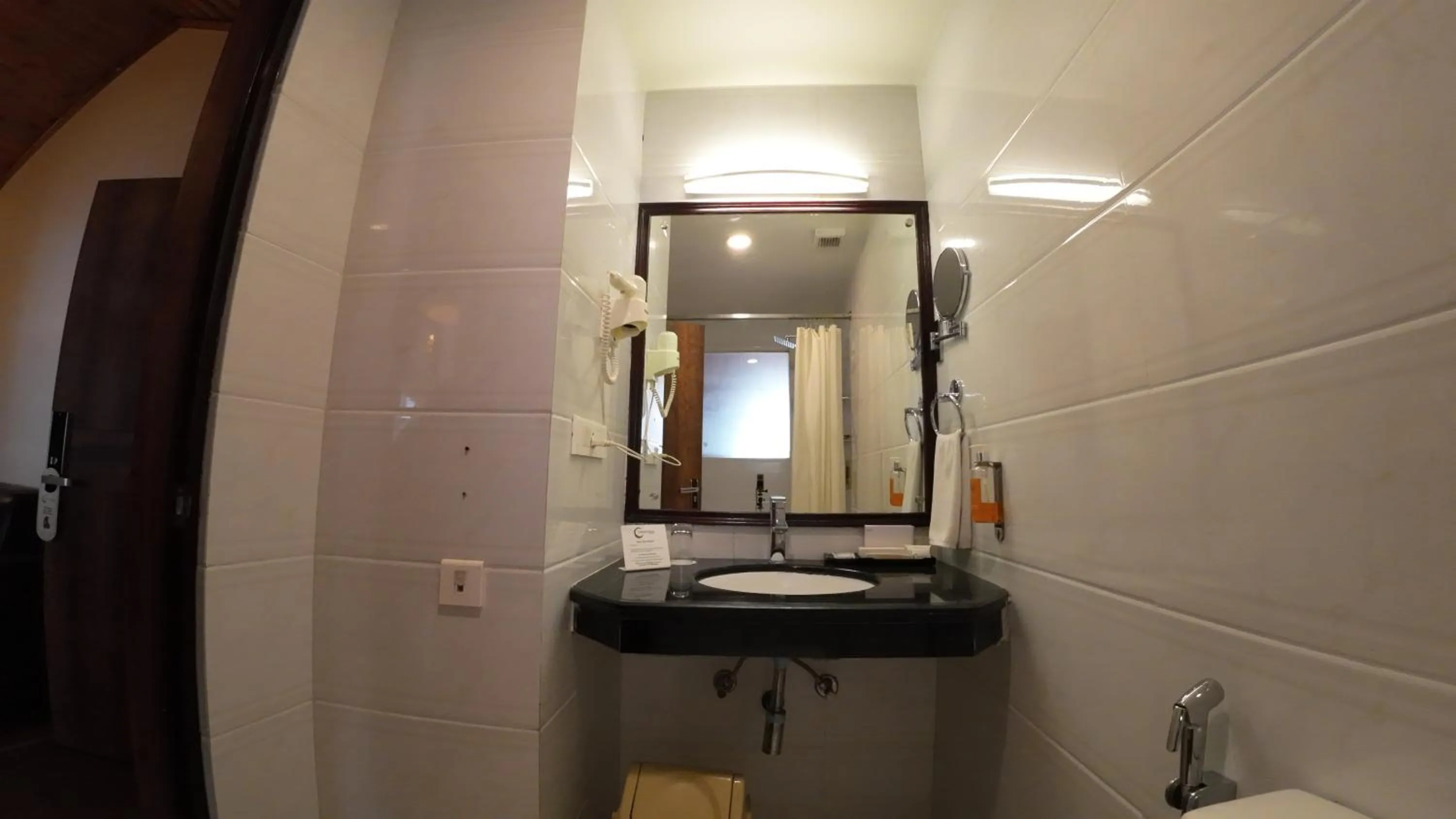 Bathroom in Crescent Resort, Darjeeling