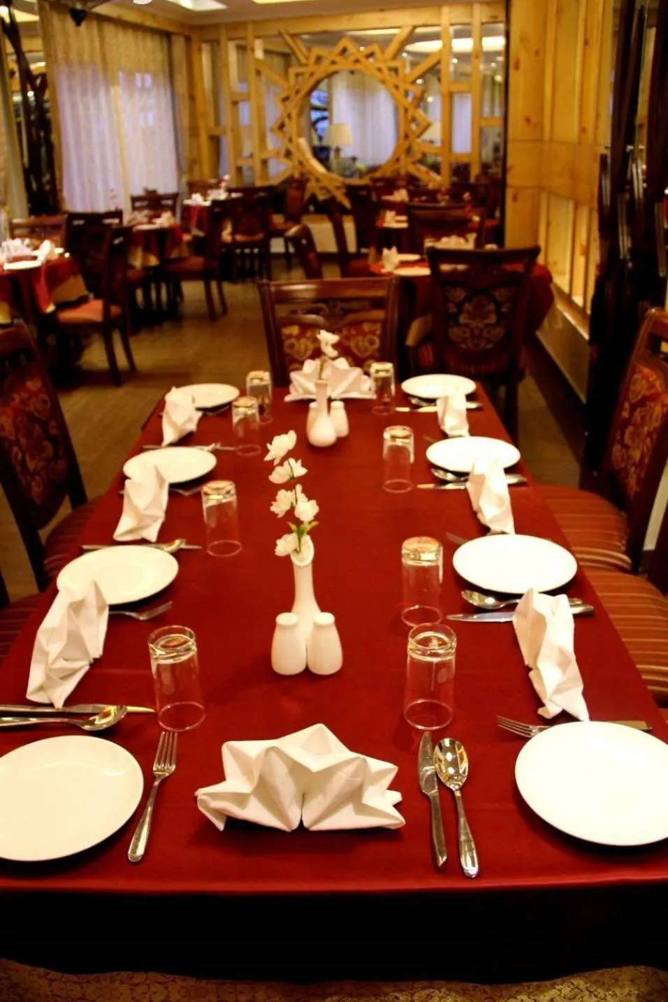 Restaurant/places to eat in Crescent Resort, Darjeeling