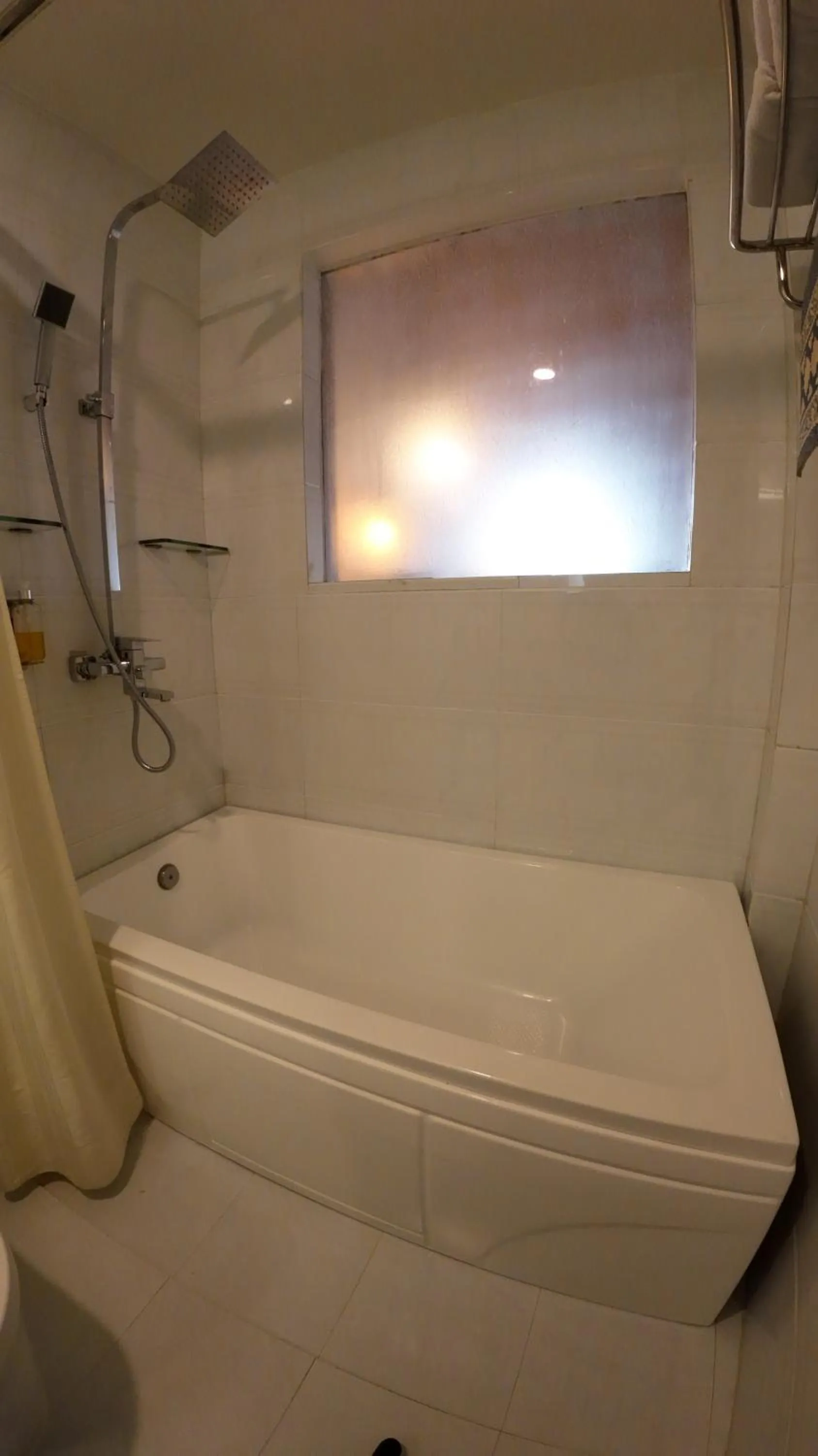 Bathroom in Crescent Resort, Darjeeling