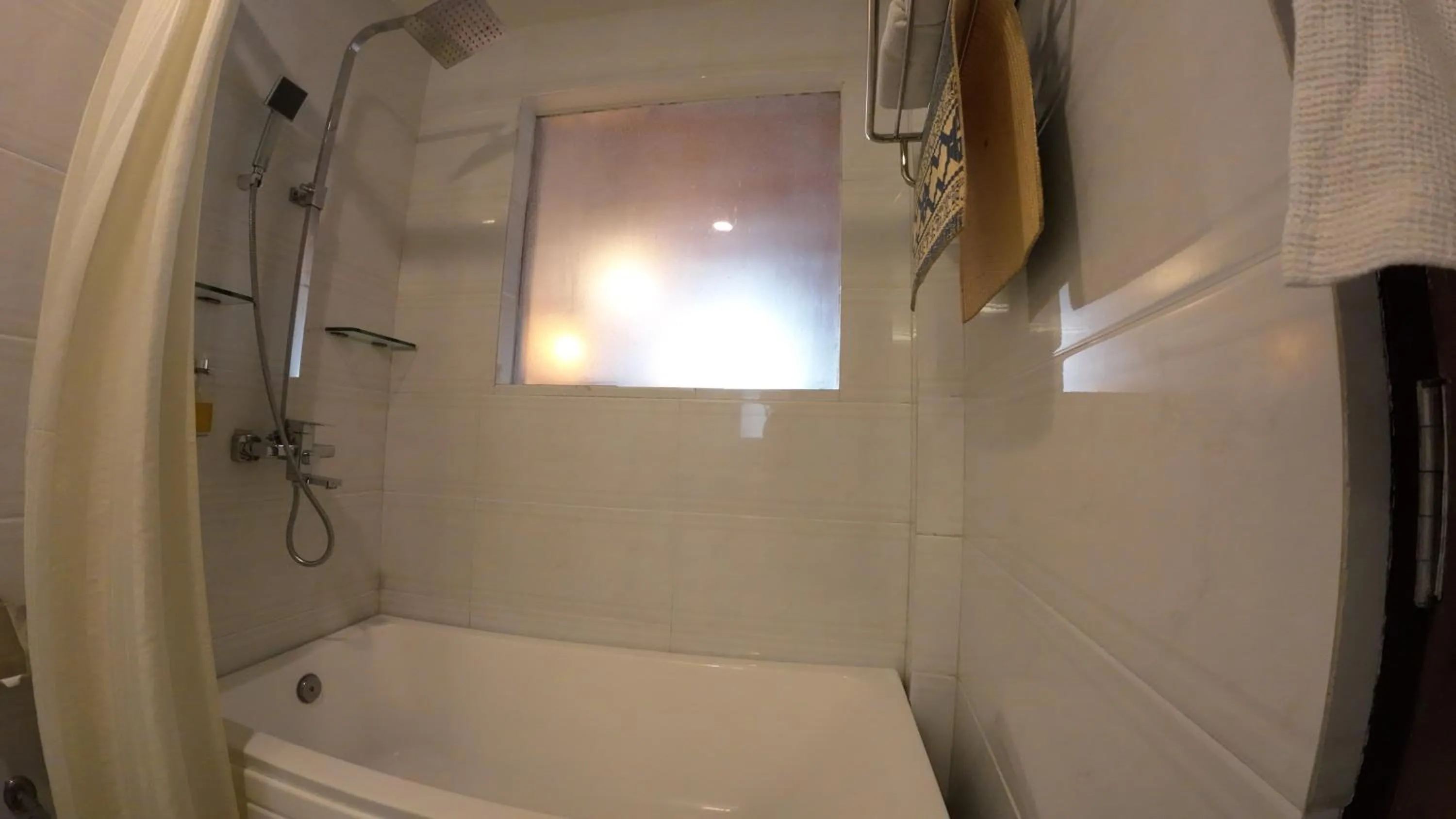 Shower in Crescent Resort, Darjeeling