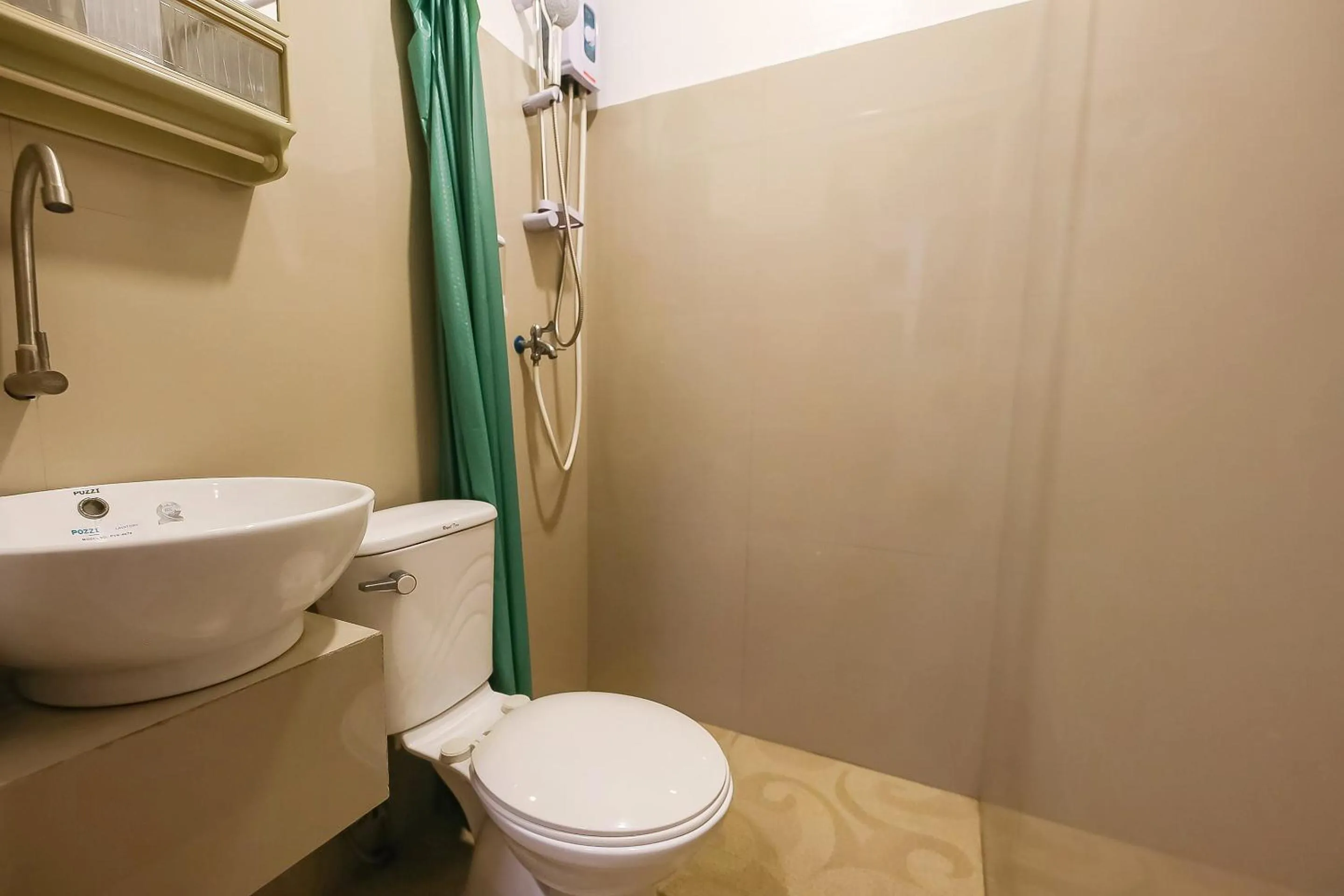 Bathroom in Super OYO 856 City Stay Inns Slex Makati
