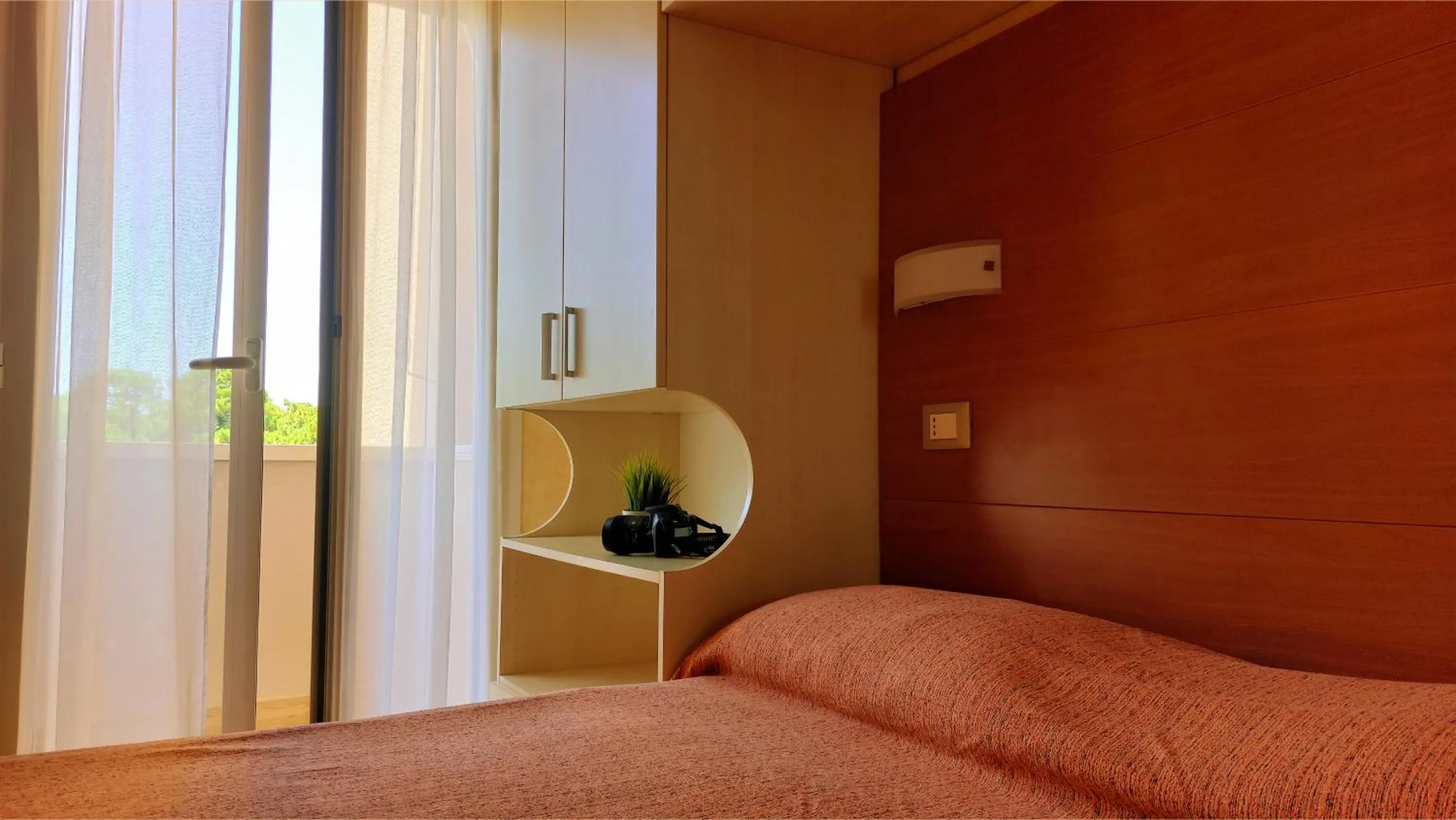 Balcony/Terrace, Bed in Hotel Condor