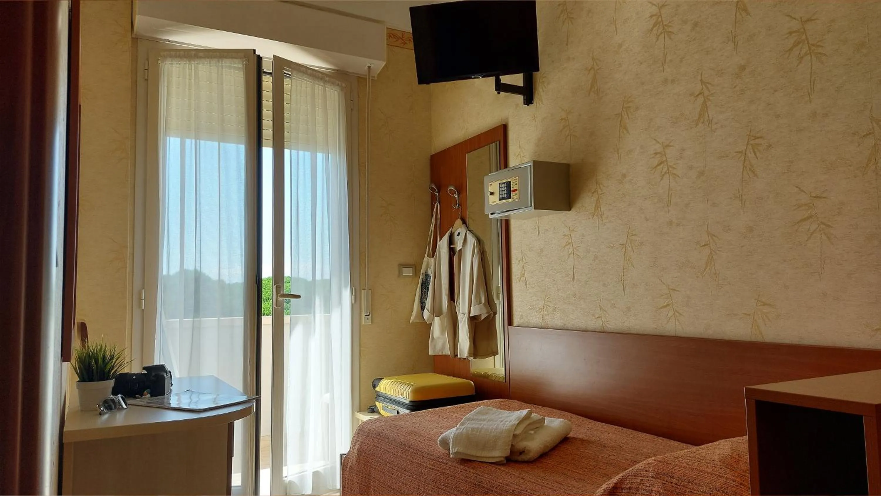 TV and multimedia, Bed in Hotel Condor