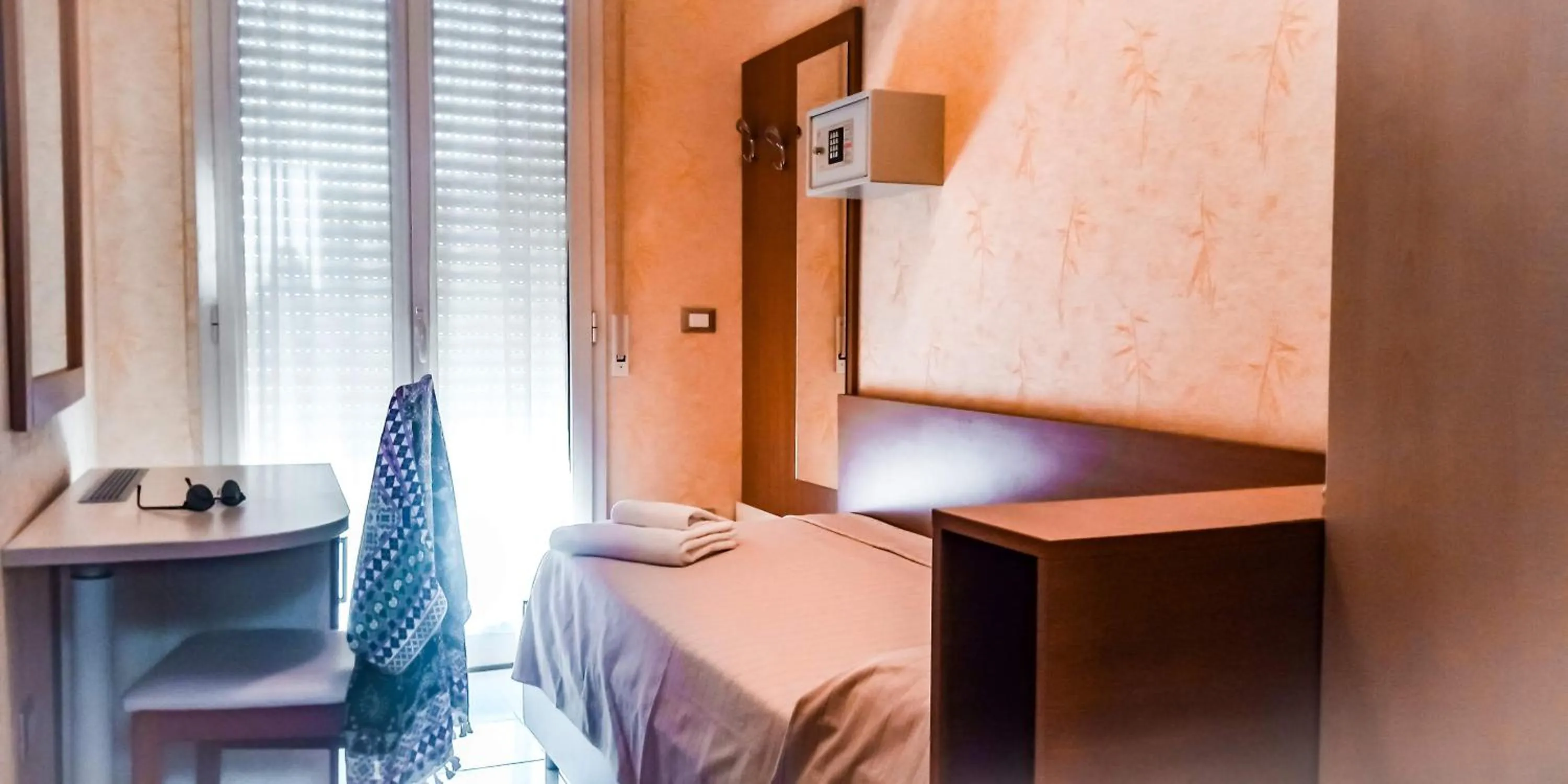 Single Room - single occupancy in Hotel Condor