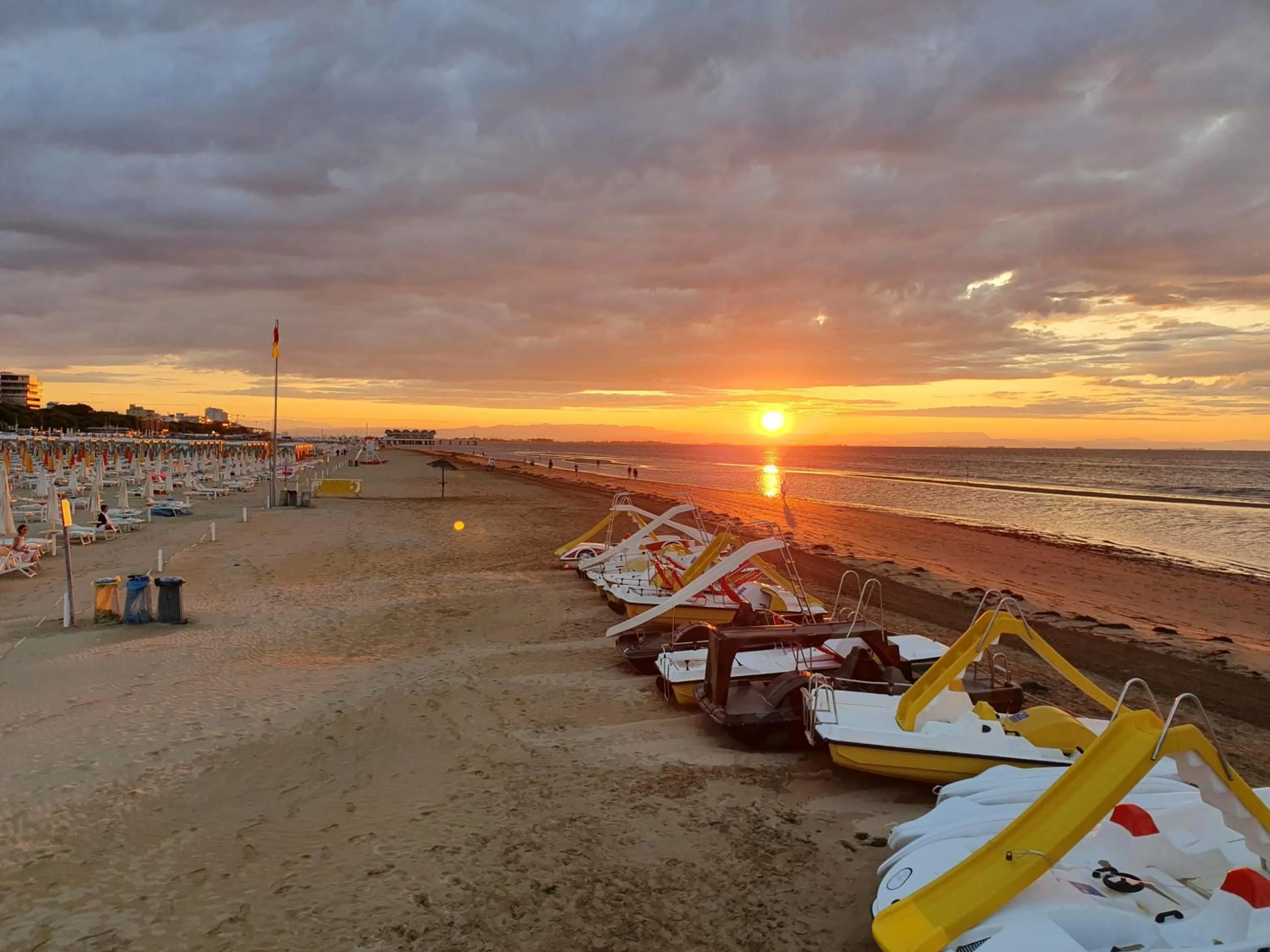Beach in Aparthotel Holiday