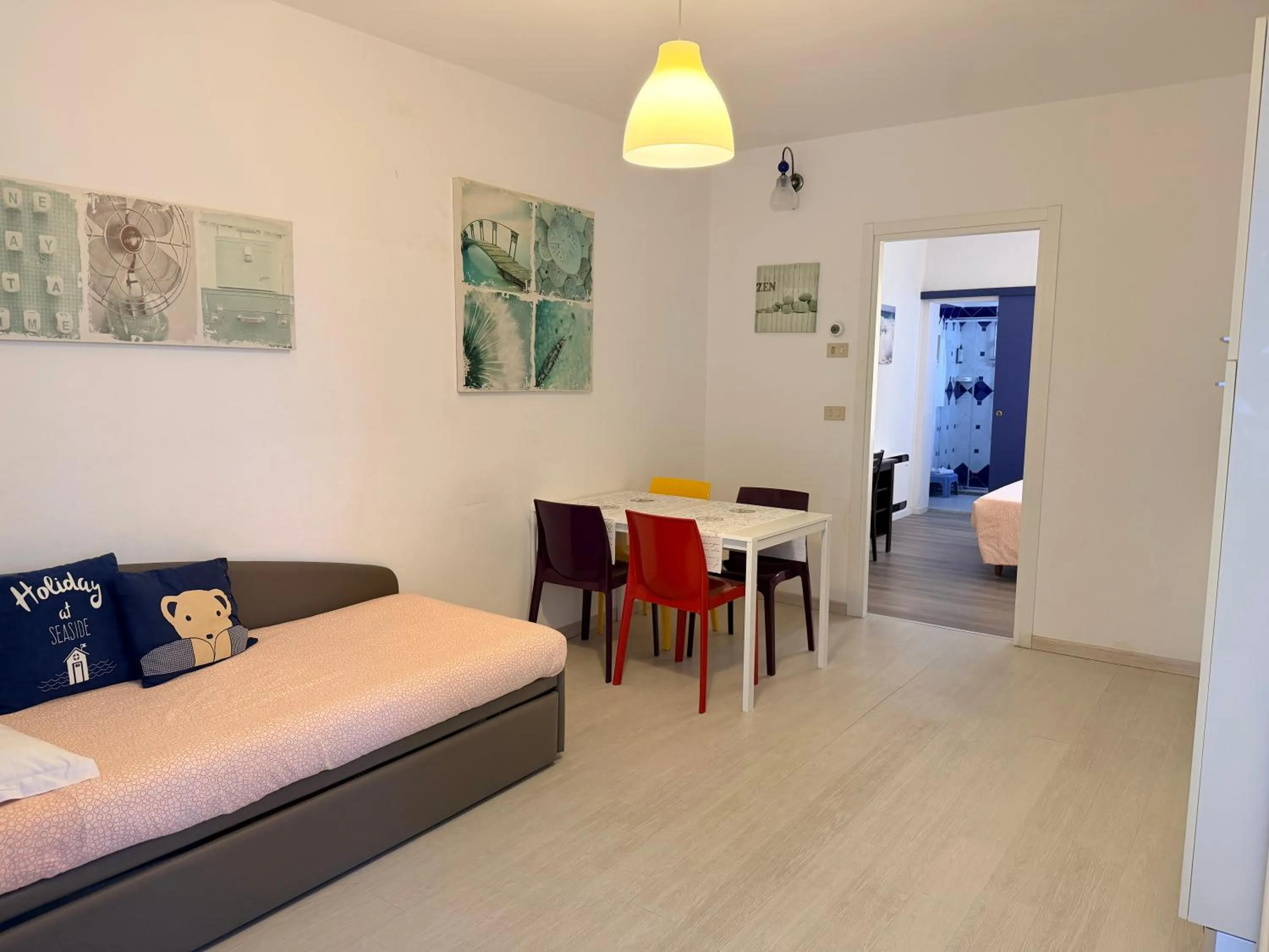 Kitchen or kitchenette, Bed in Aparthotel Holiday