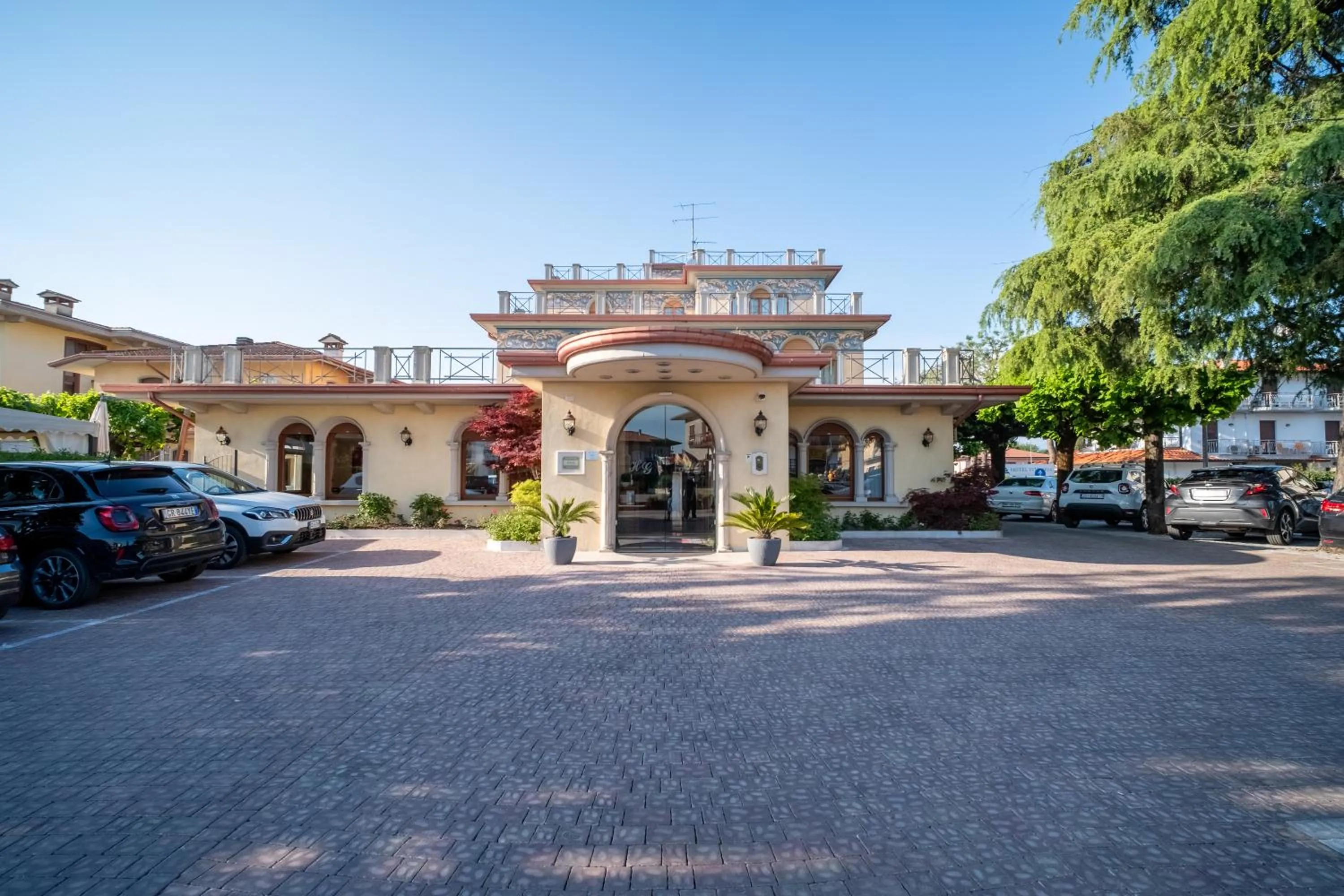 Property building in Hotel Gardenia Sirmione