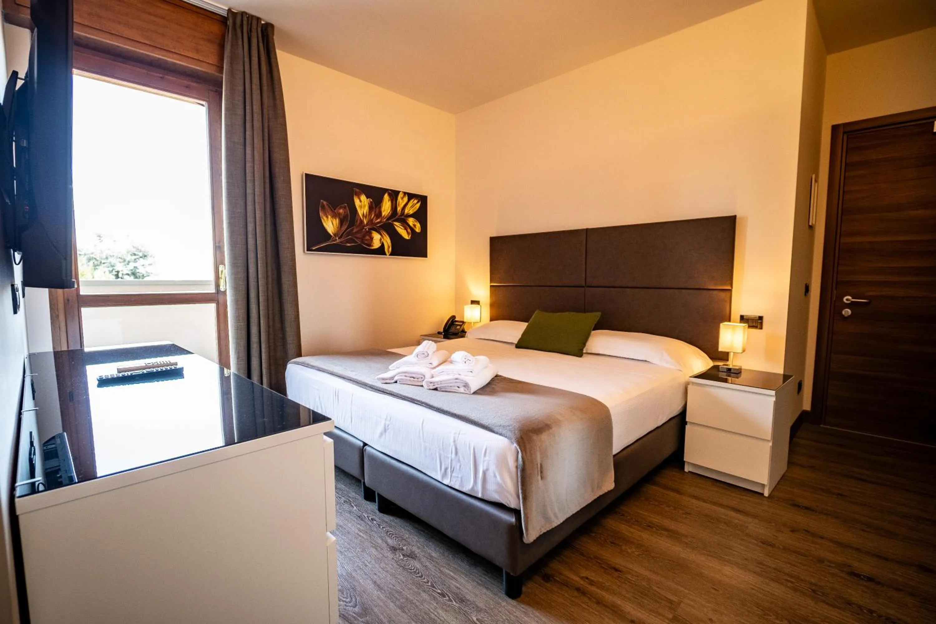 Bedroom, Bed in Hotel Gardenia Sirmione