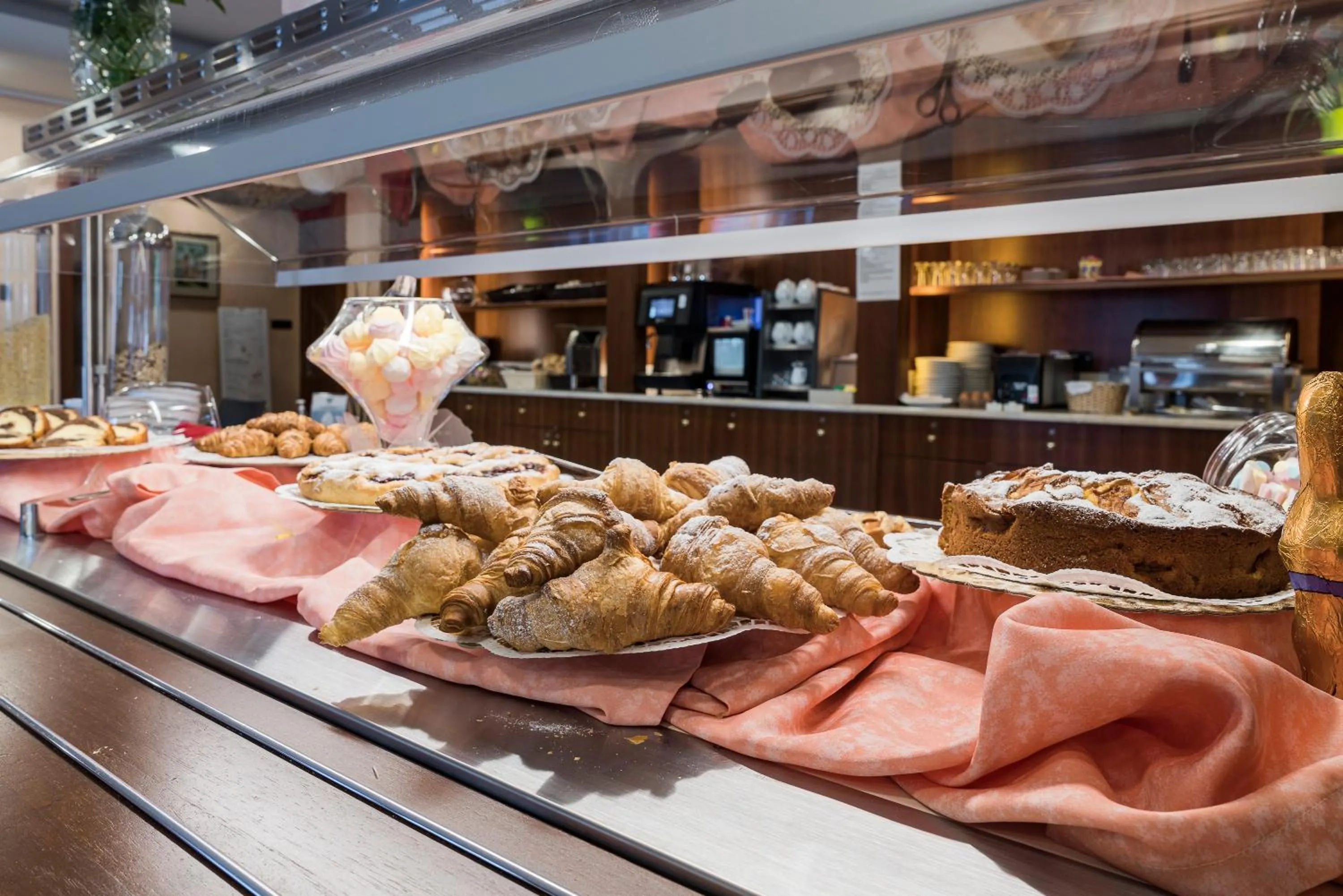 Buffet breakfast in Hotel Gardenia Sirmione