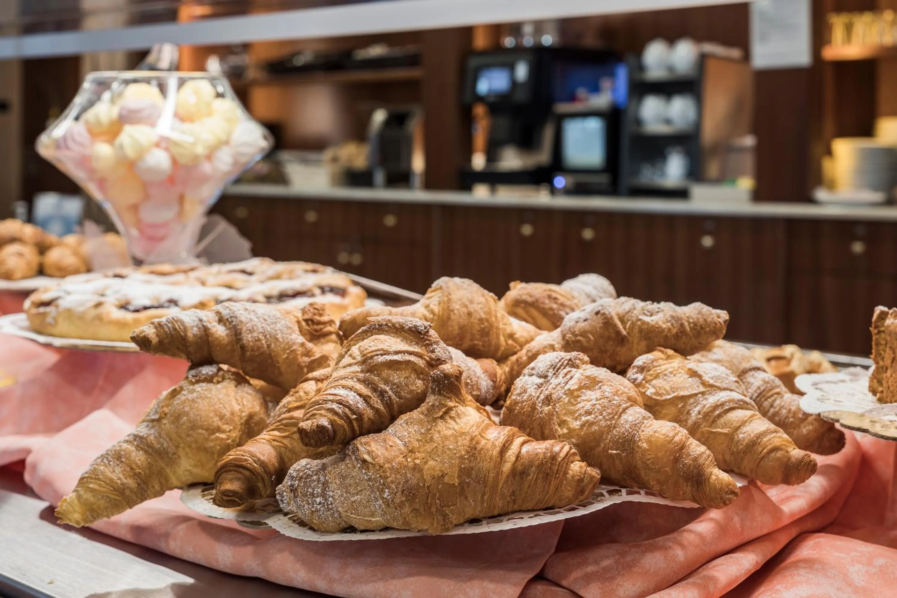 Breakfast in Hotel Gardenia Sirmione