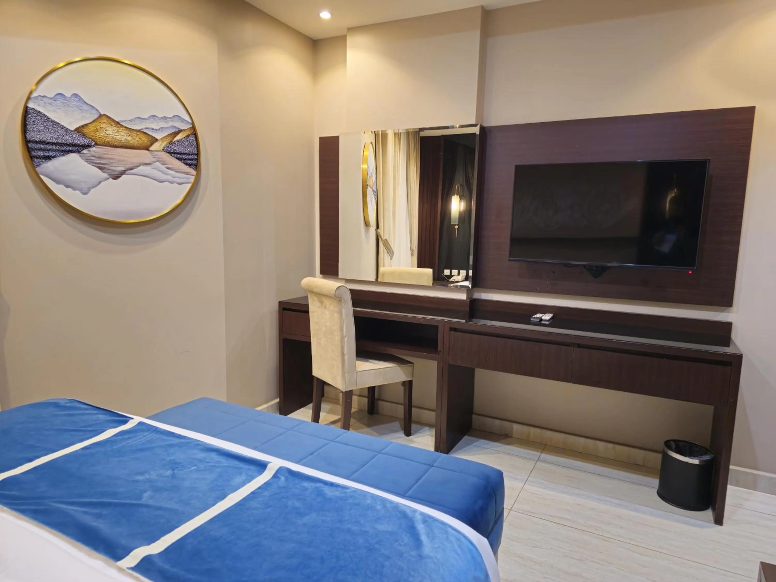 TV and multimedia, Bed in Royal Boutique Hotel