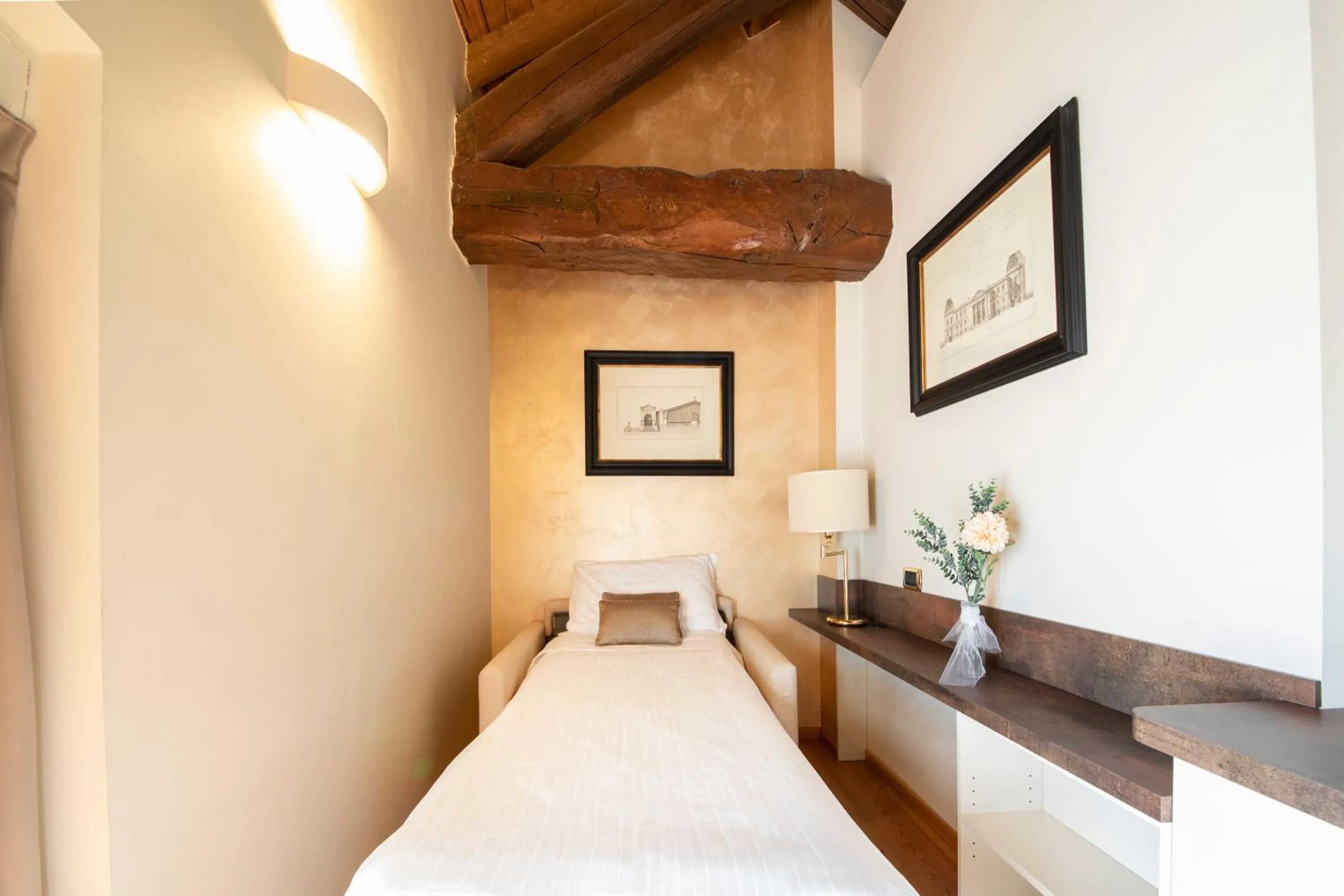 Bed in Hotel Parco Borromeo - Monza Brianza