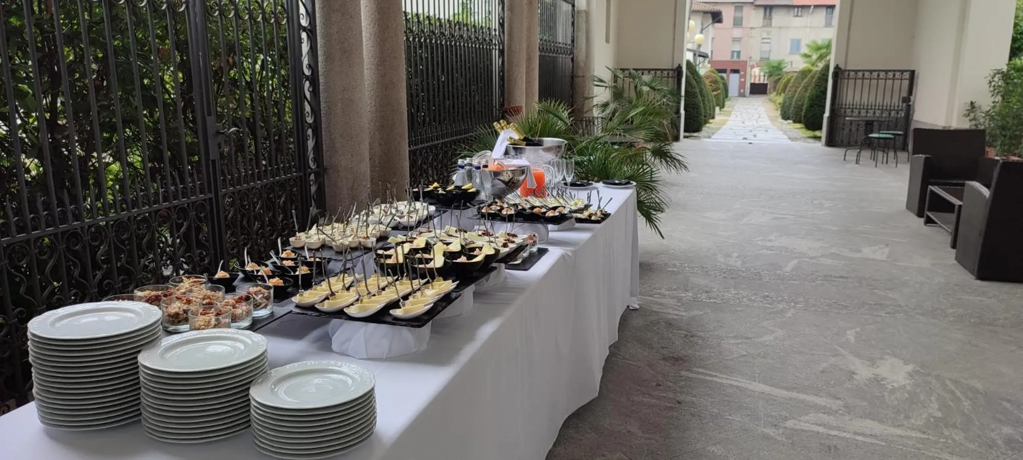 Patio in Hotel Parco Borromeo - Monza Brianza